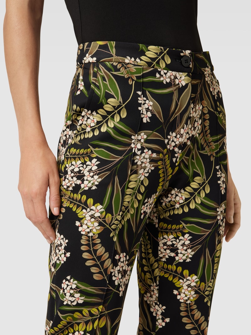 Feminine Fit Stoffhose mit floralem Muster in schwarz