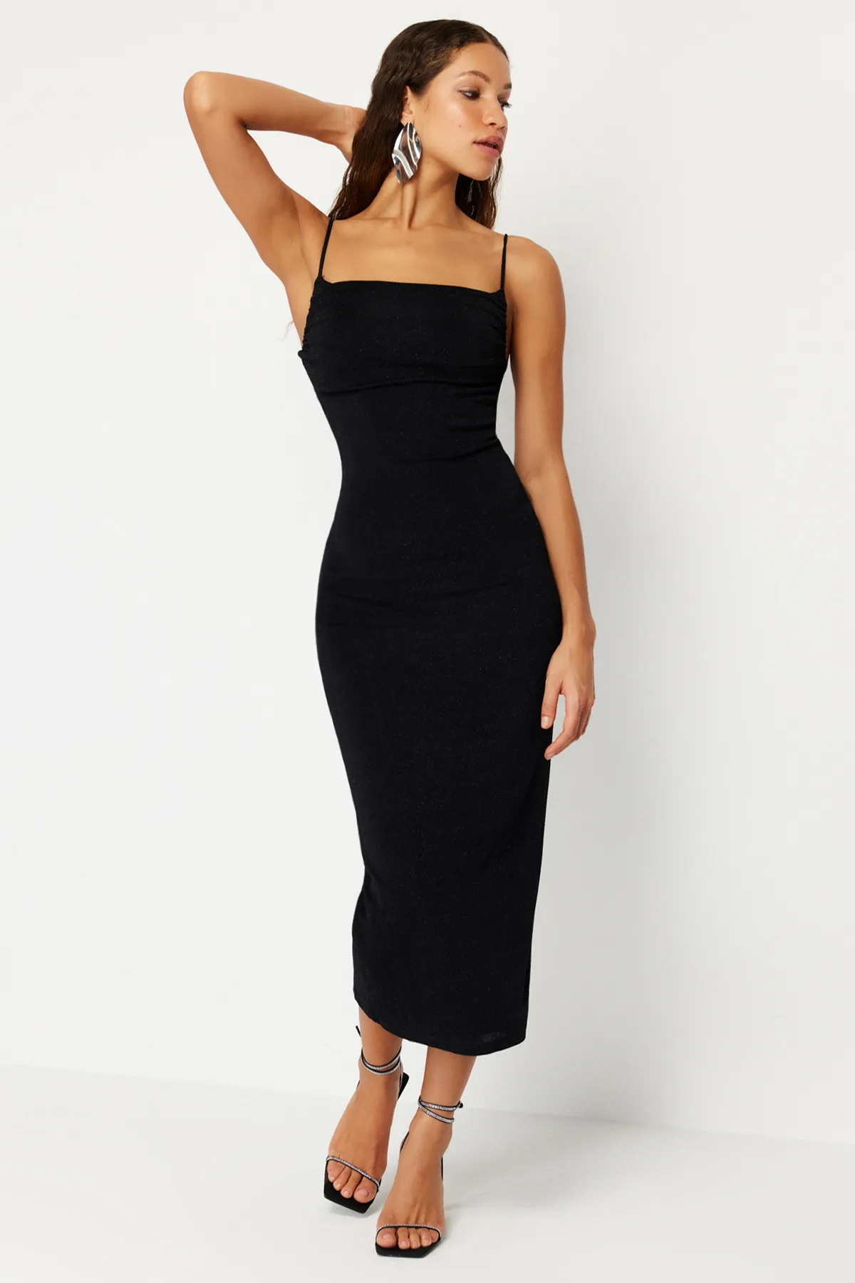 Trendyol Collection  Schwarzes glitzerndes, stilvolles Abendkleid TPRSS24EL00037