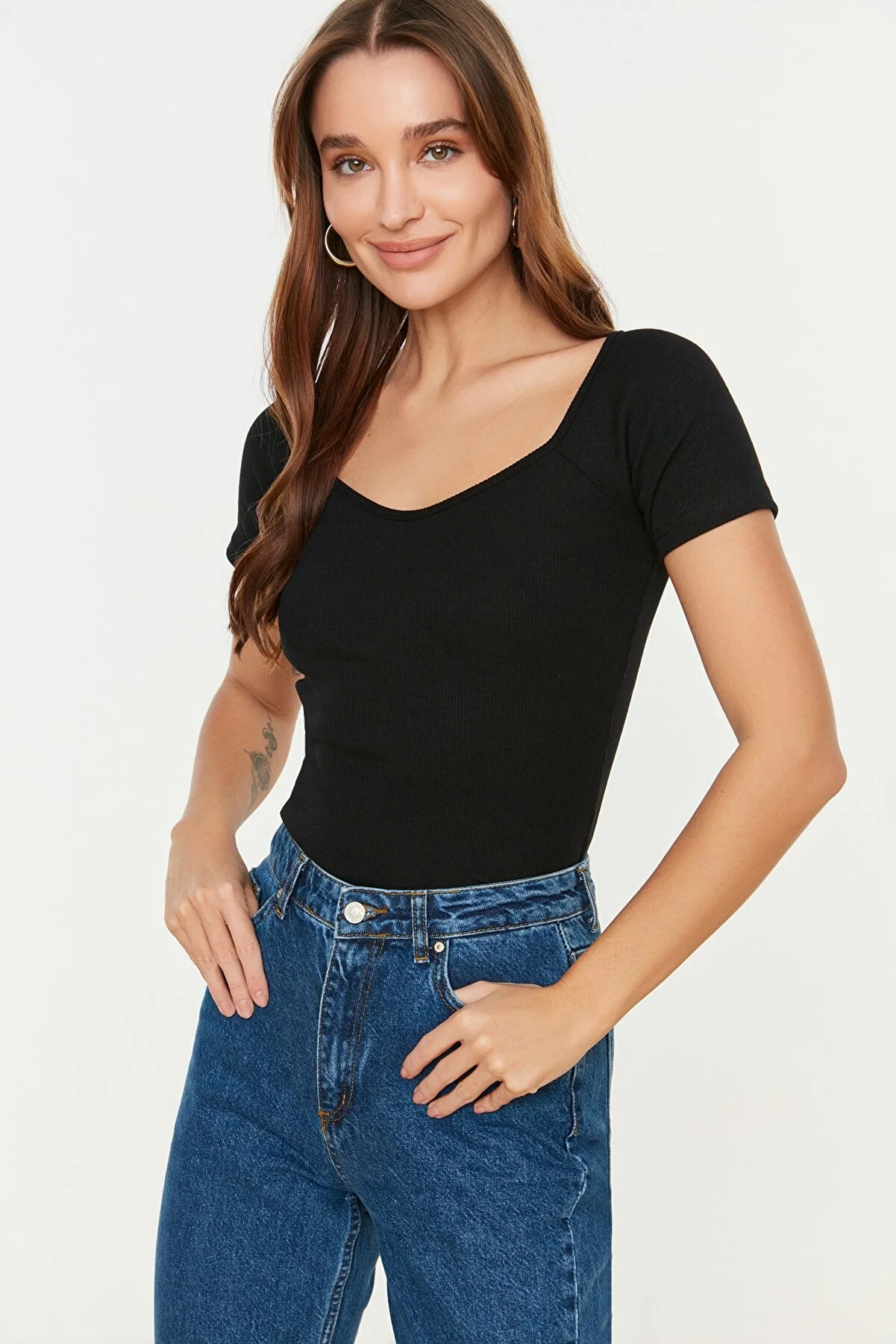 Trendyol Collection  Schwarze, taillierte Strickbluse aus Baumwollstretch TWOSS21BZ0579