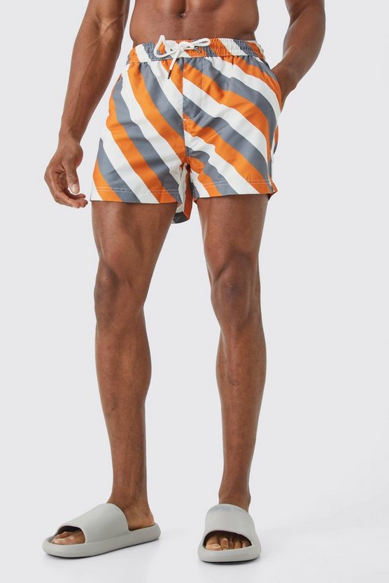 Mittellange, gestreifte Badehose