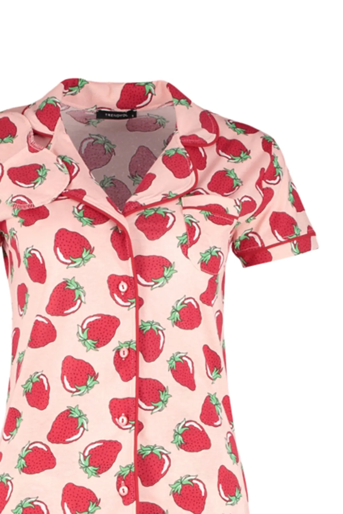 Trendyol Collection  Rosafarbenes Pyjama-Set aus Strick mit Erdbeermuster und Paspelierung THMSS21PT0784