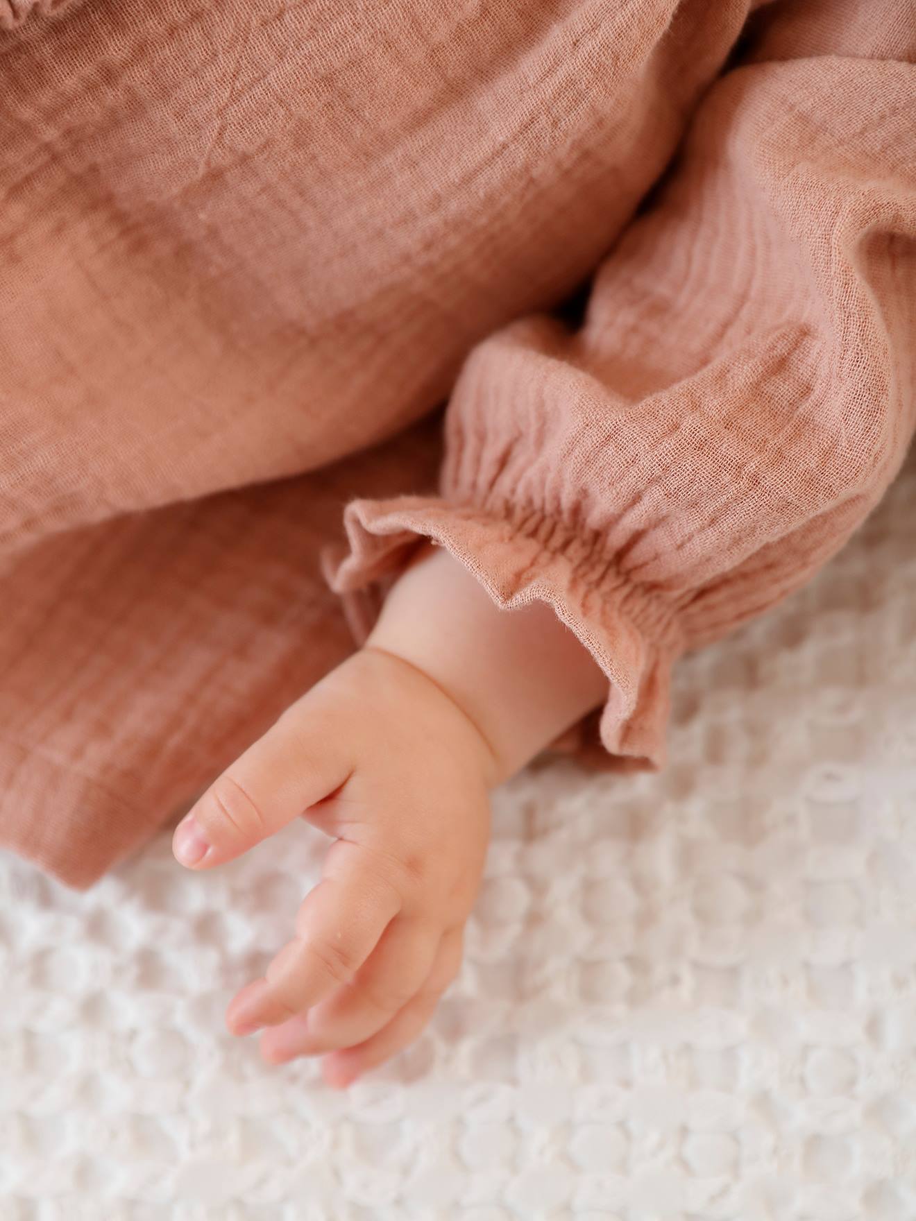 Robe en gaze de coton bébé et sa culotte assortie vieux rose