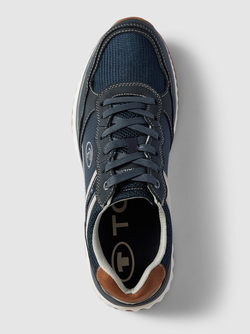 Sneaker mit Label-Details in marineblau