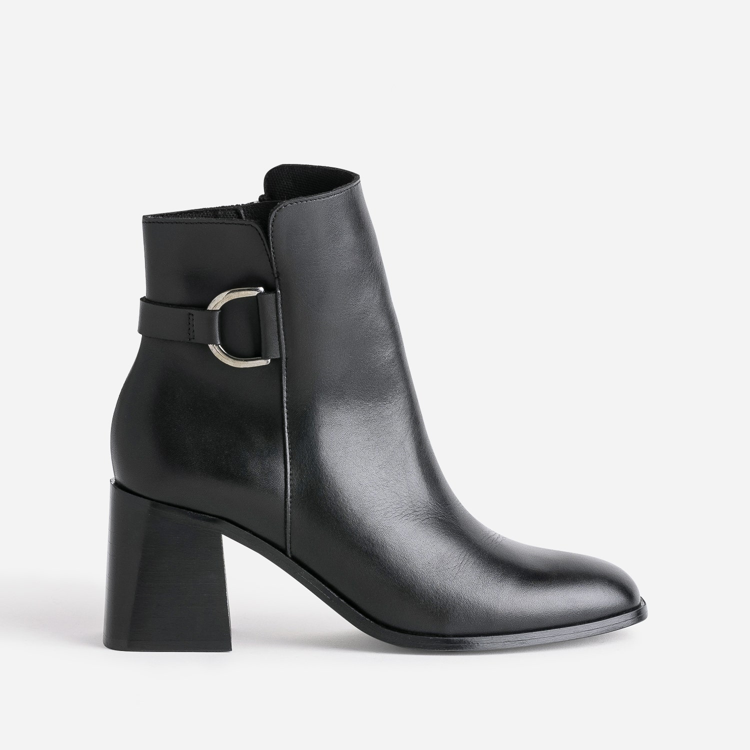 Boots noir en cuir éco-conçu avec anneau en D