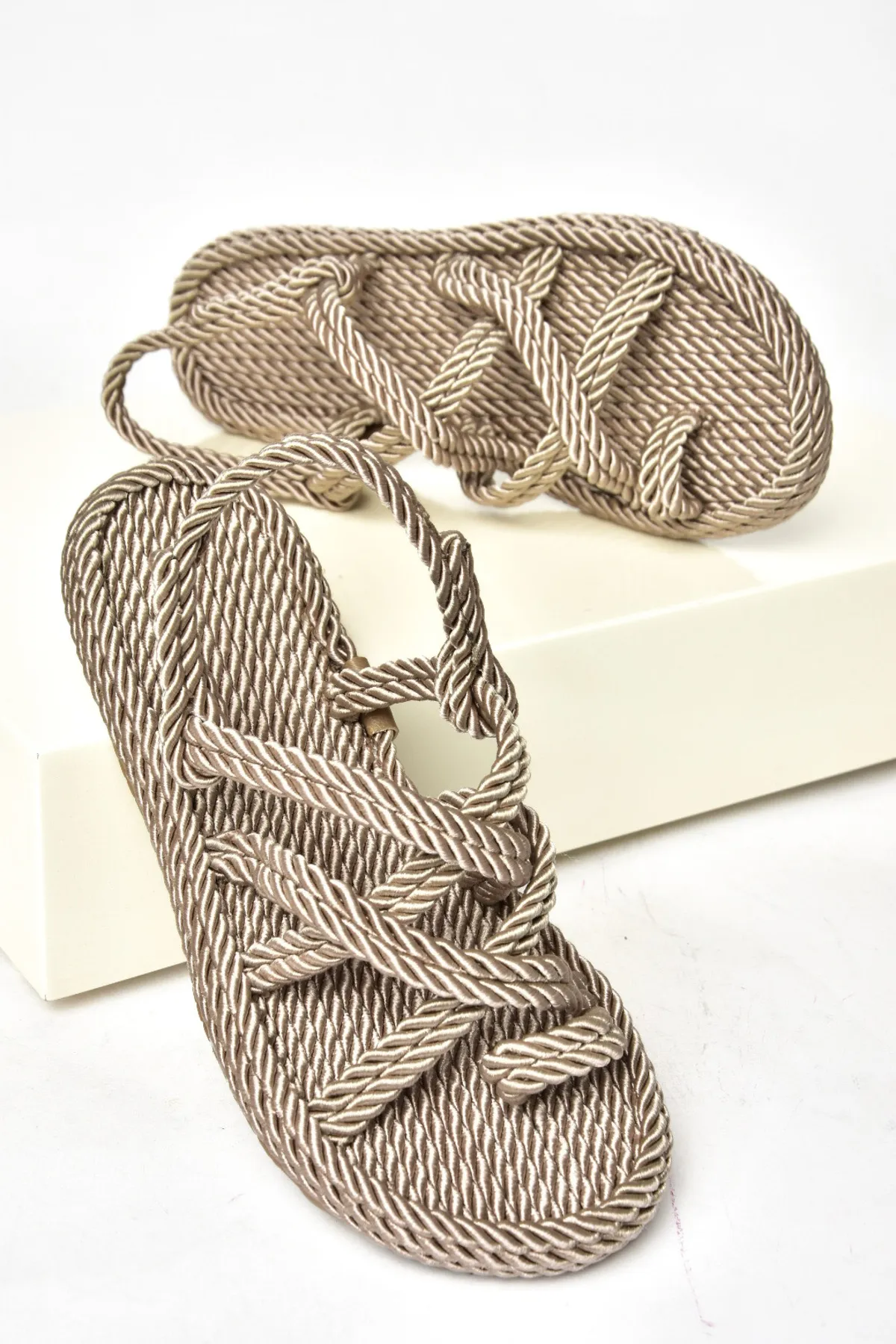 Fox Shoes  Nerzfarbene Damensandalen F470135104