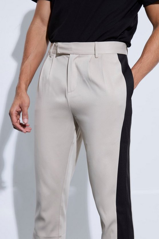 Sporthose mit geteiltem Saum und Streifen
