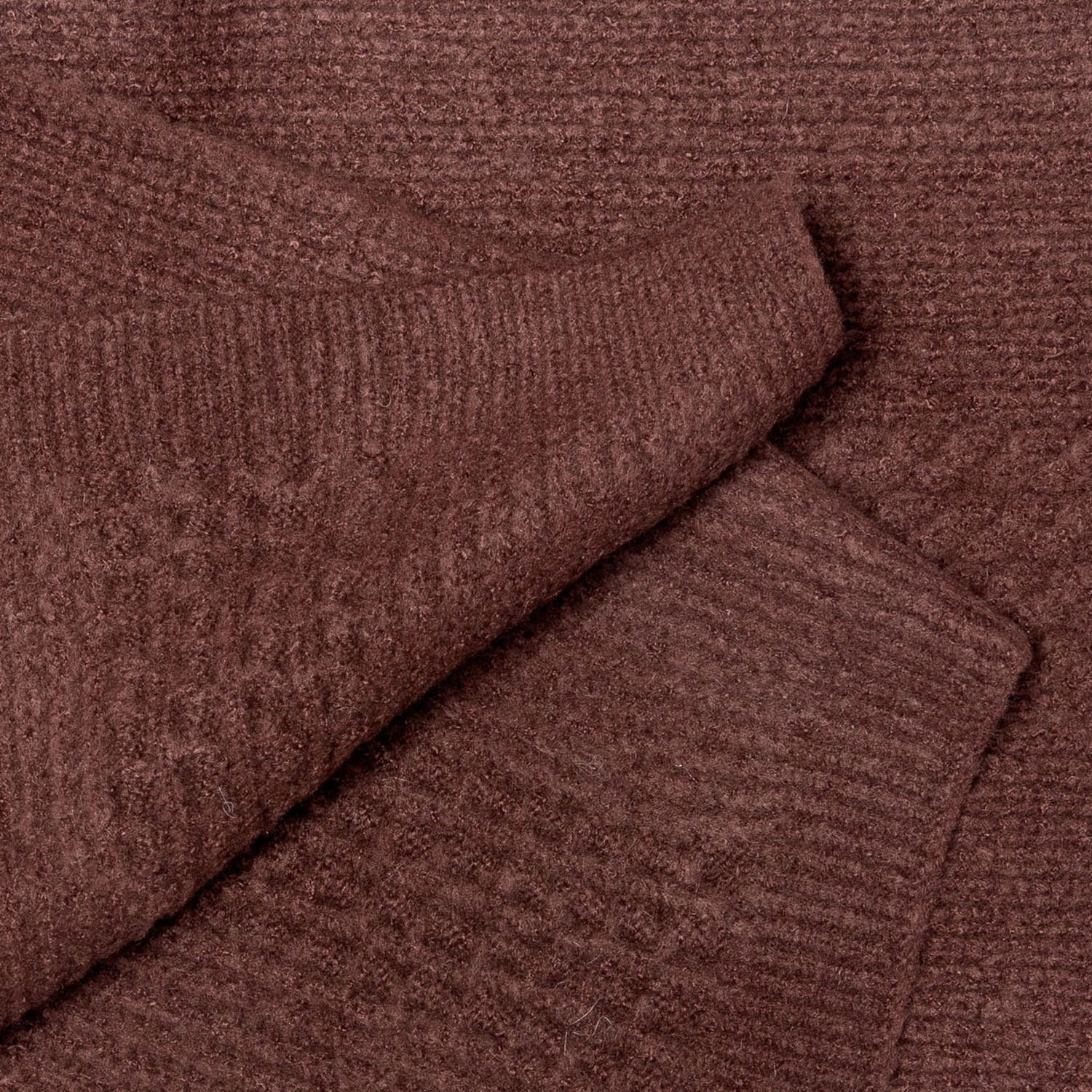 Echarpe bordeaux en tricot torsades