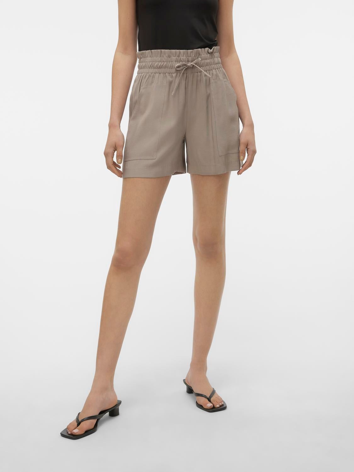 VMCARISA Shorts