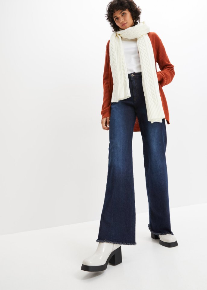 Strickjacke mit Schlitzen