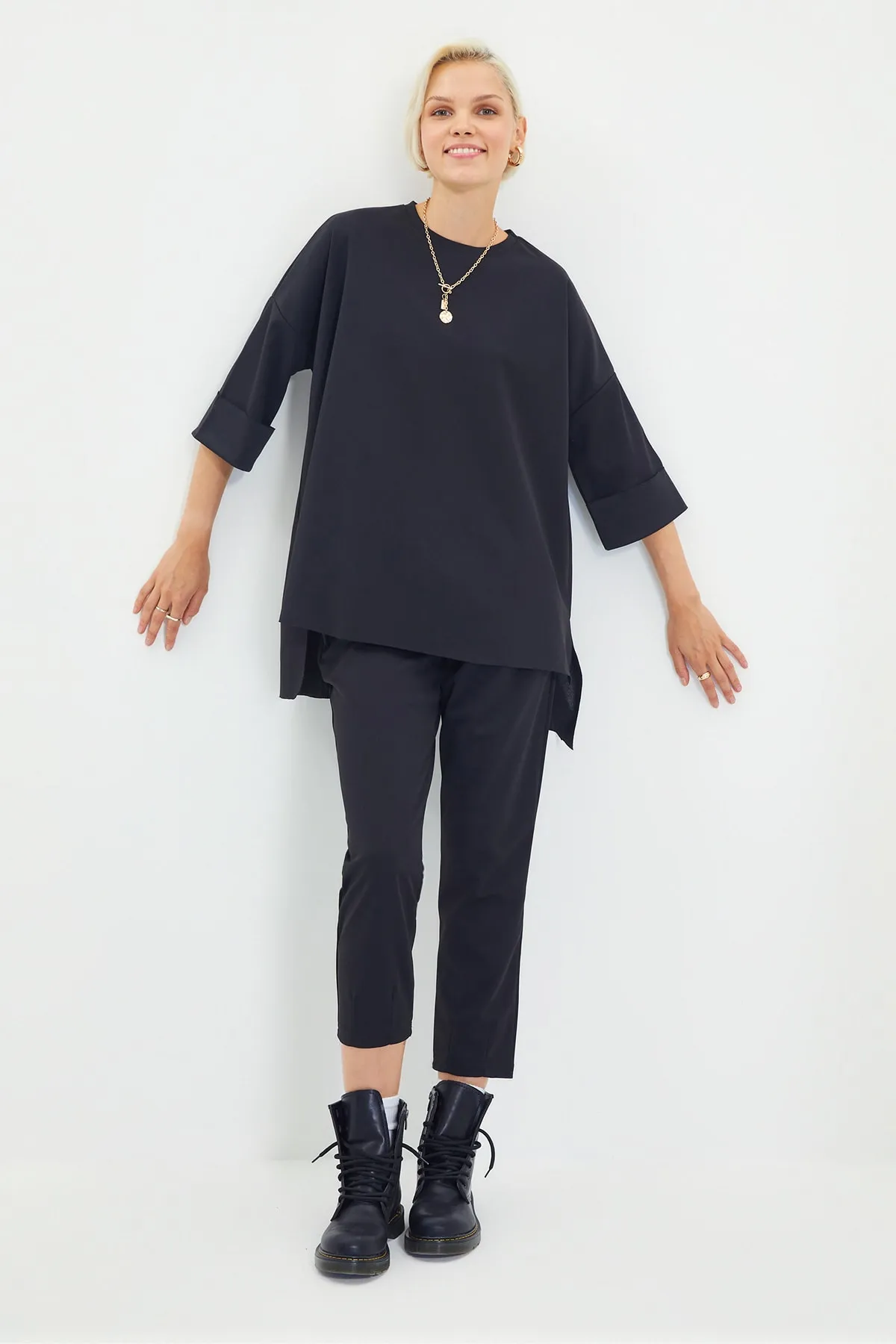 Trendyol Collection  Schwarzes, weit geschnittenes Strickoberteil und -unterteil-Set TWOAW21AU0032
