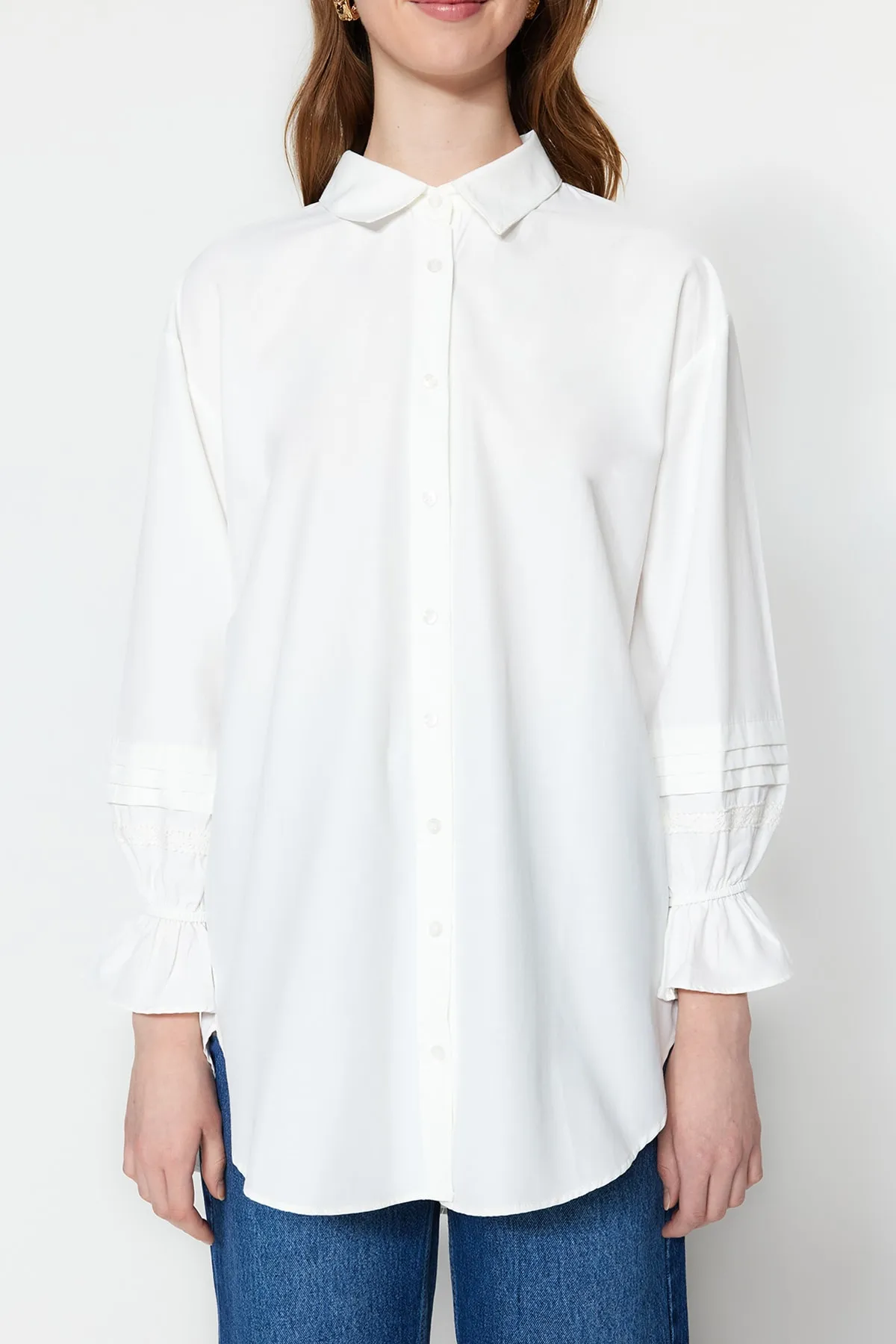 Trendyol Modest  Ecrufarbenes, besticktes Hemd aus gewebter Baumwolle TCTSS23TG00033