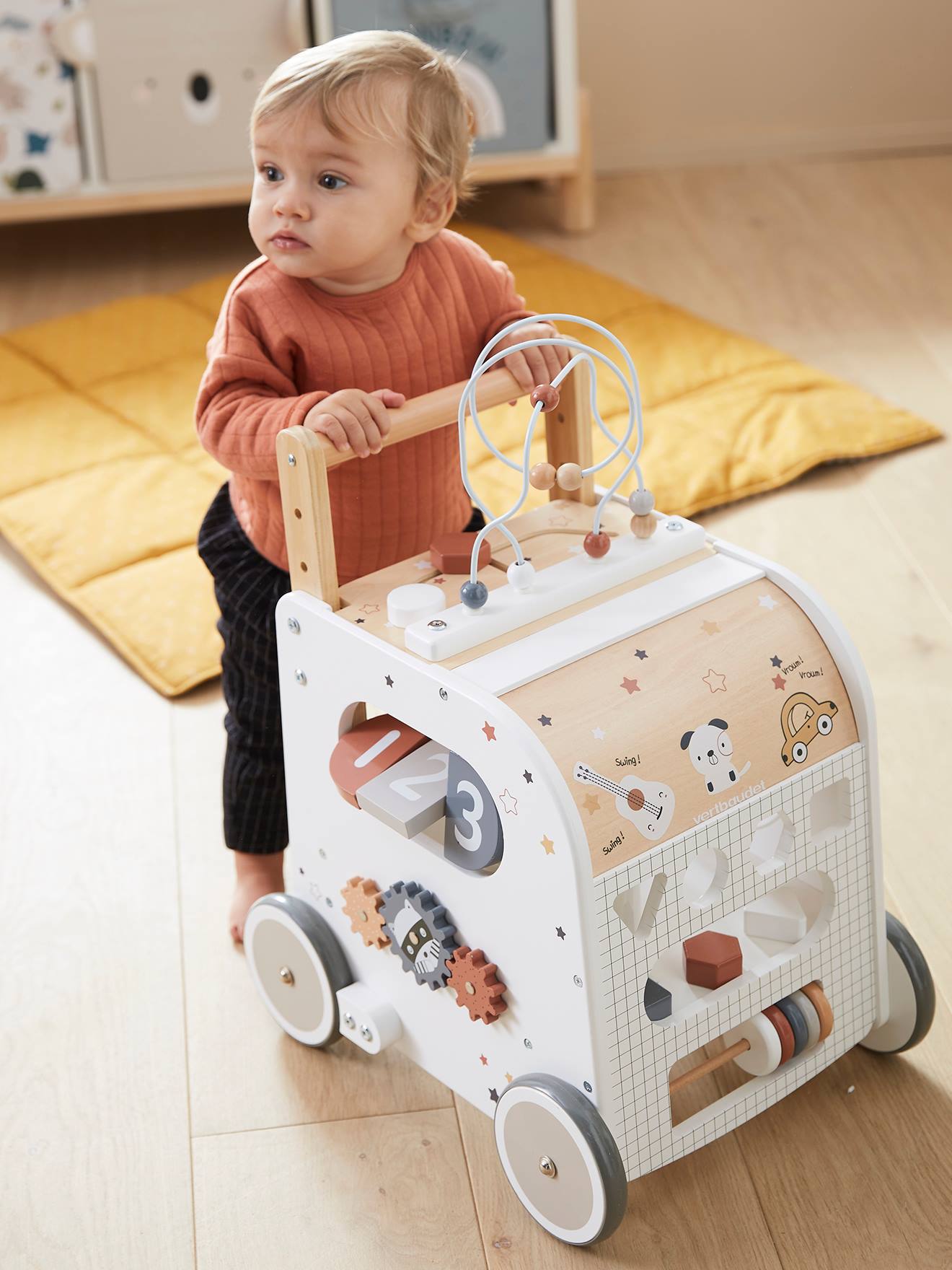 Chariot de marche cube d'activités avec freins en bois FSC® multicolore