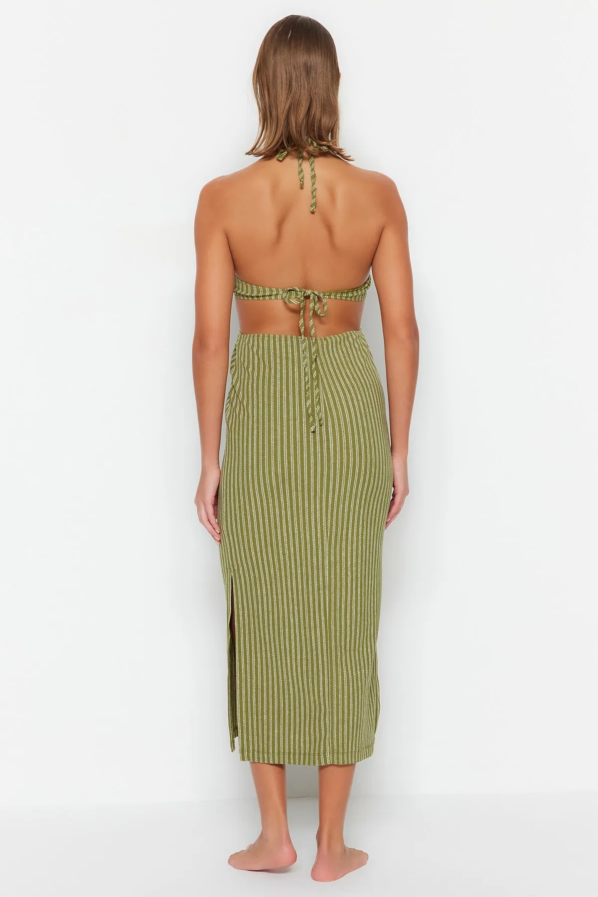Trendyol Collection  Grün gestreiftes Maxi-Strickaccessoires-Strandkleid im Strick-Look TBESS23EL00066