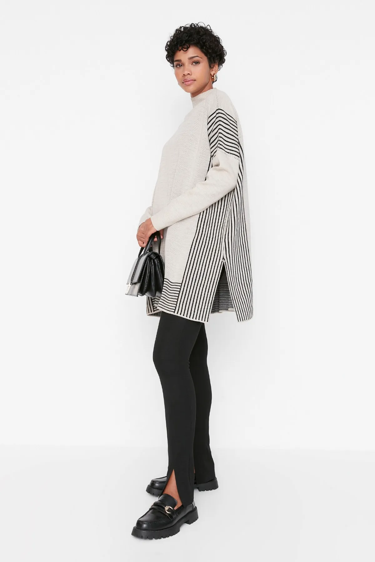 Trendyol Modest  Beige gestreifter Strick-Ponchopullover TCTAW23KZ00076