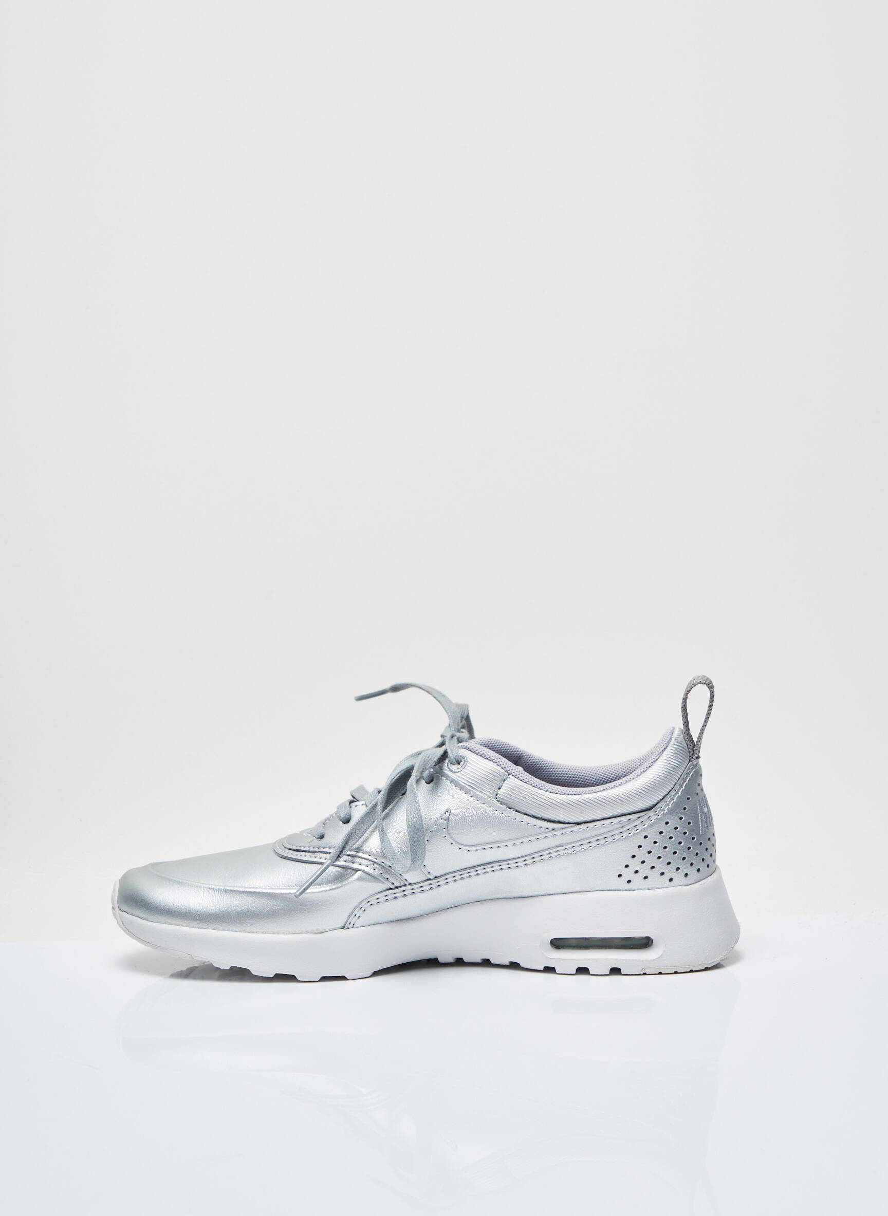 Nike Baskets Femme couleur gris