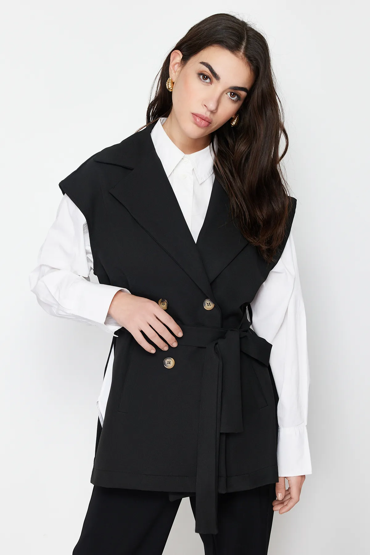 Trendyol Modest  Schwarze, detaillierte Webweste mit Gürtel TCTSS24YL00004