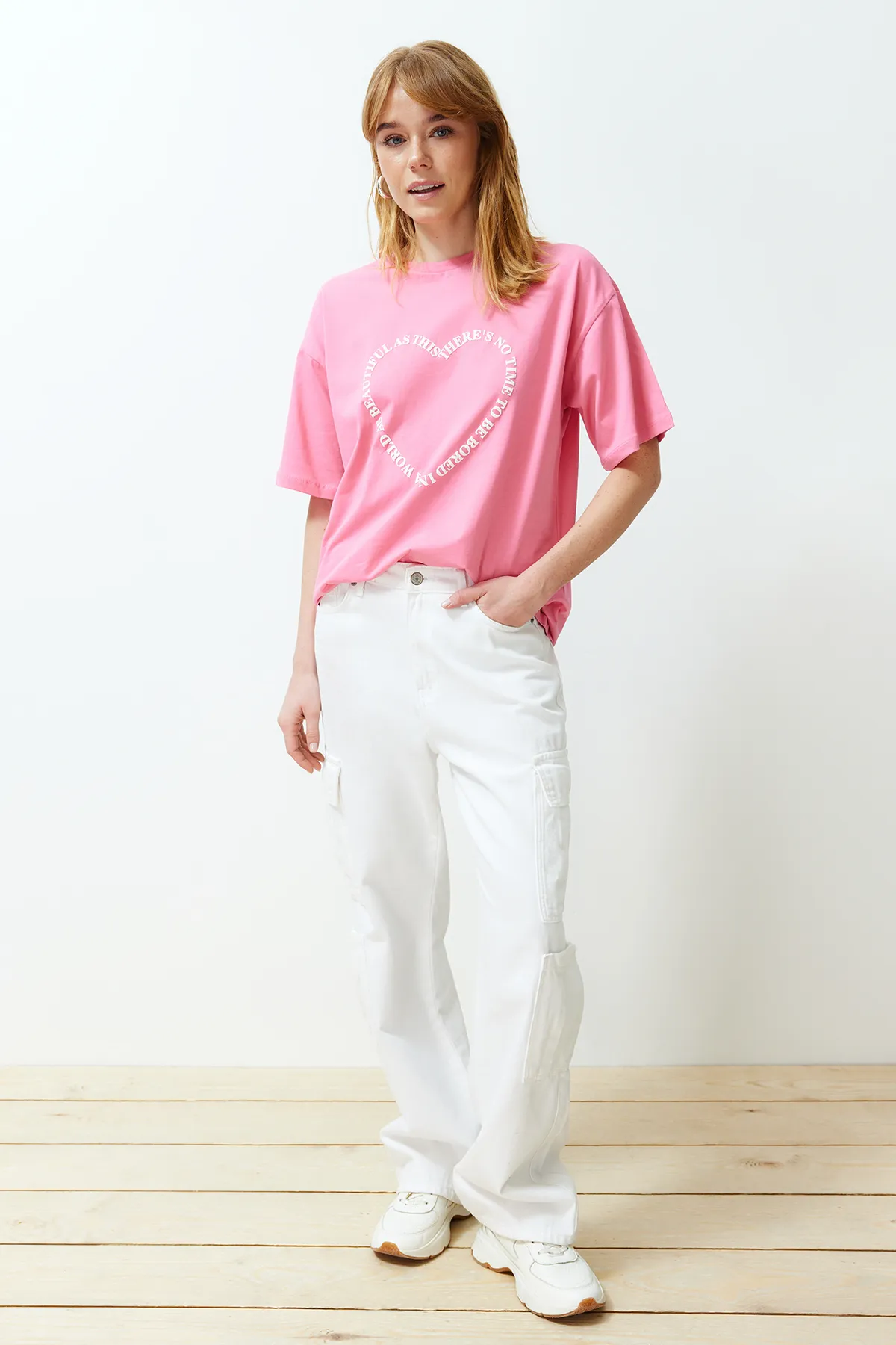 Trendyol Collection  Rosa, 100 % Baumwolle, mit Herz-Slogan-Aufdruck, übergroßes, bequem geschnittenes Strick-T-Shirt TWOSS24TS00139