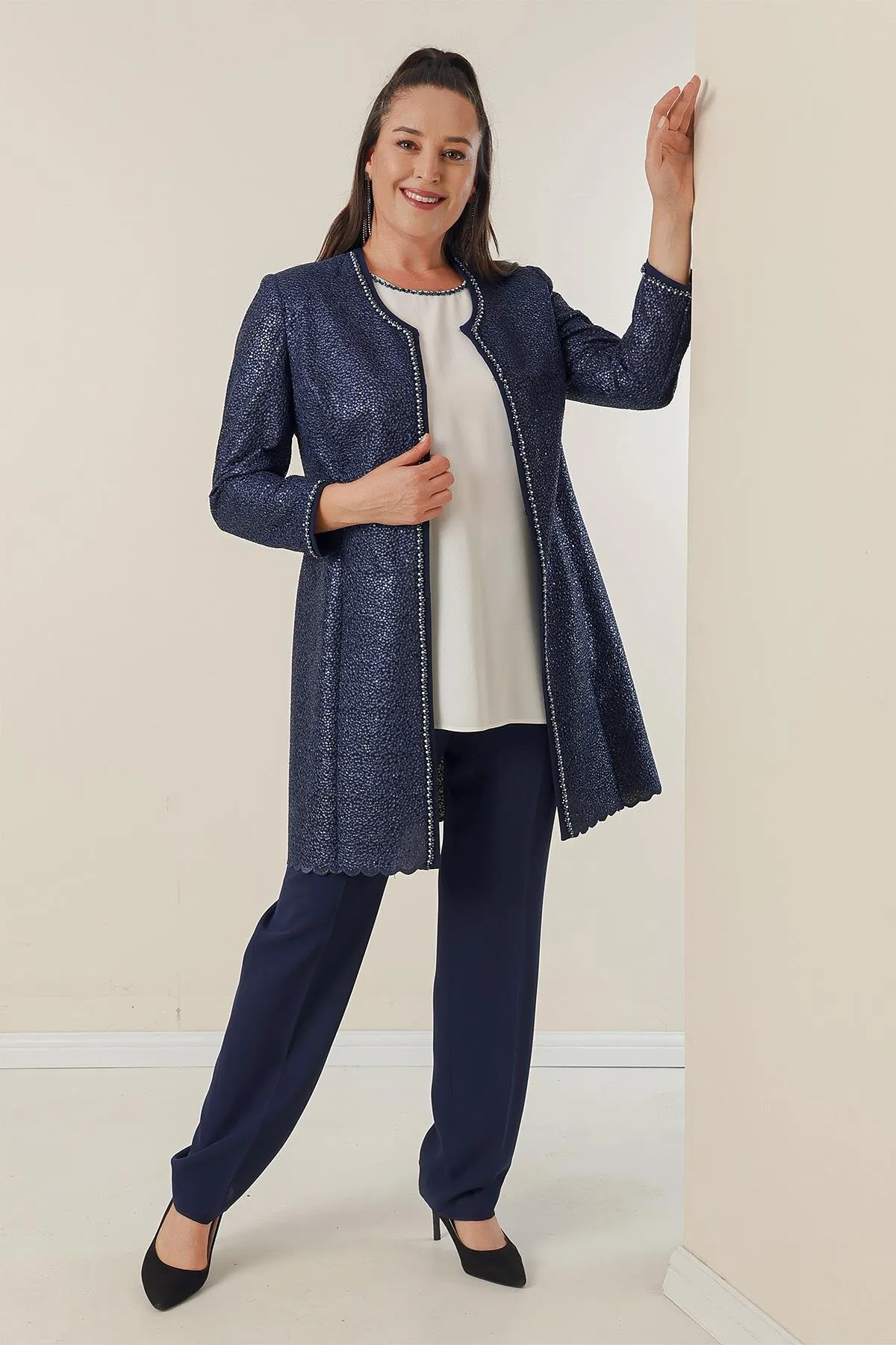By Saygı  3-teiliges Set mit bestickter Tunika, Jacke, Bluse und Hose in Übergröße