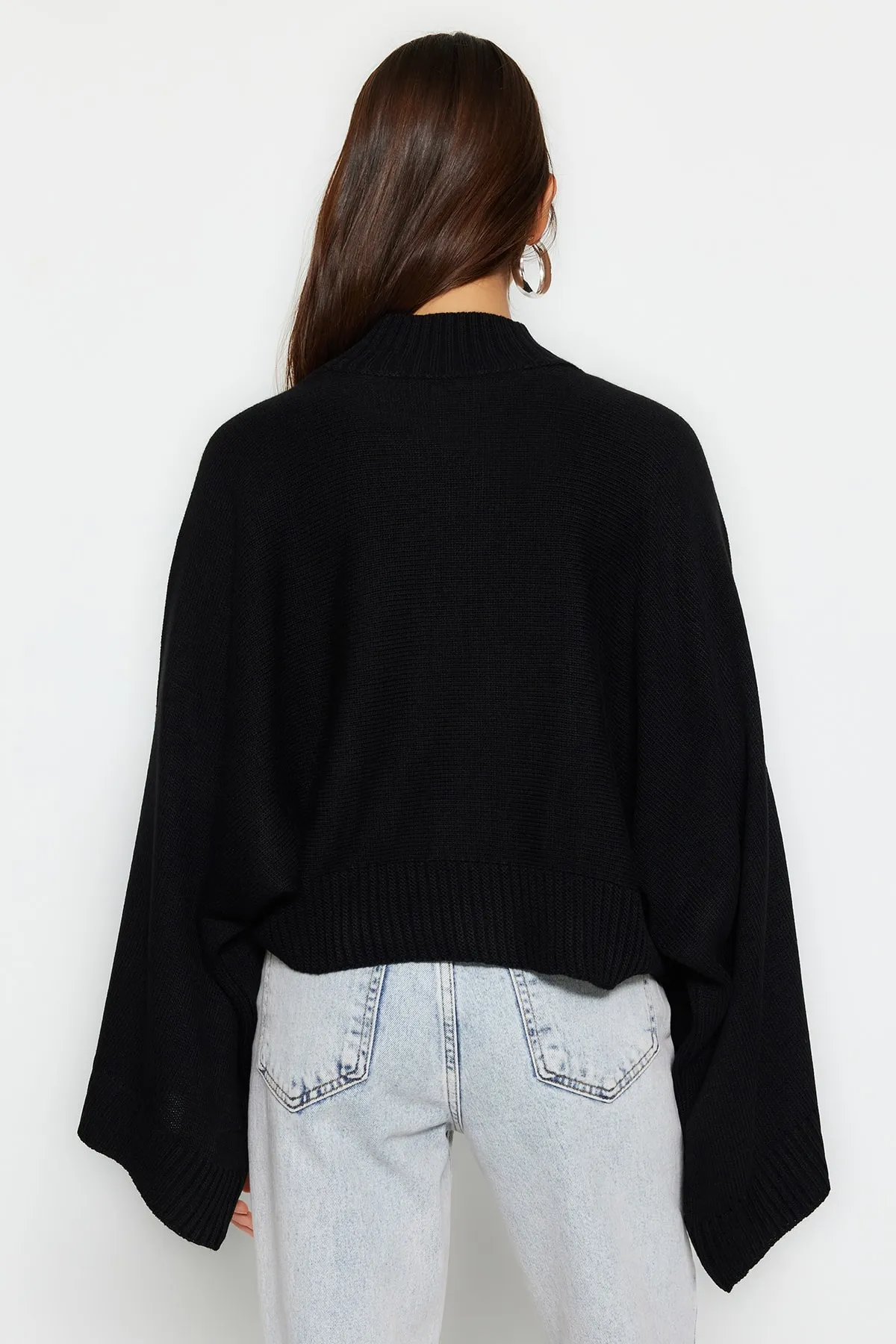 Trendyol Collection  Schwarzer Strickpullover mit Fledermausärmeln TWOAW23KZ01838