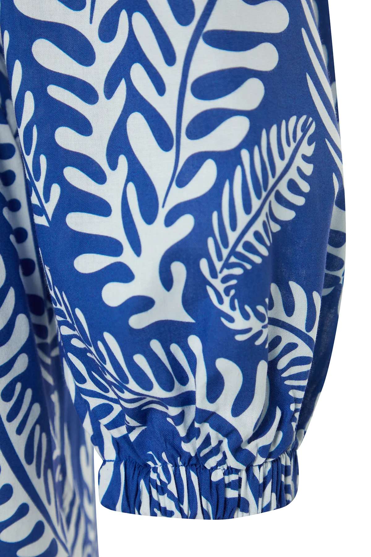 Trendyol Collection  Gewebtes Mini-Strandkleid mit Cut-out/Fensterausschnitt und tropischem Print TBESS23EL00175
