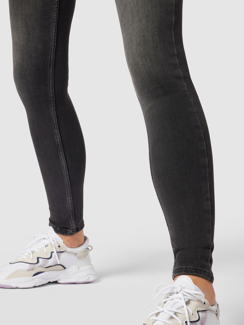 High Waist Skinny Fit Jeans mit Stretch-Anteil in schwarz