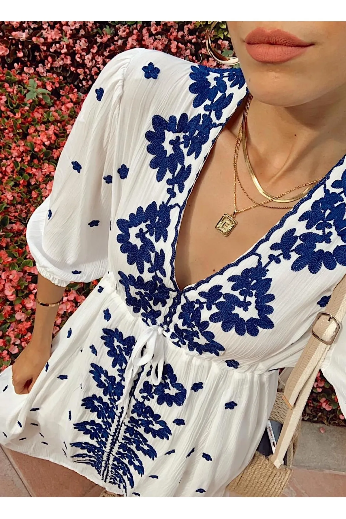 FEMELLE  Blaues, besticktes Kleid mit ethnischem Muster für Damen