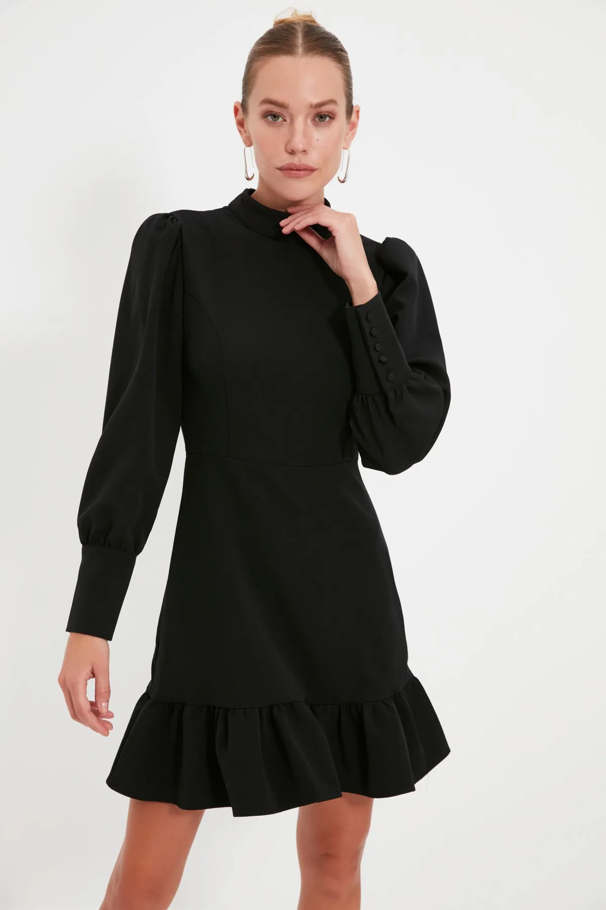 Trendyol Collection  Schwarzes, gesmoktes, gewebtes Minikleid in A-Linie mit Stehkragenrock TWOAW21EL1816