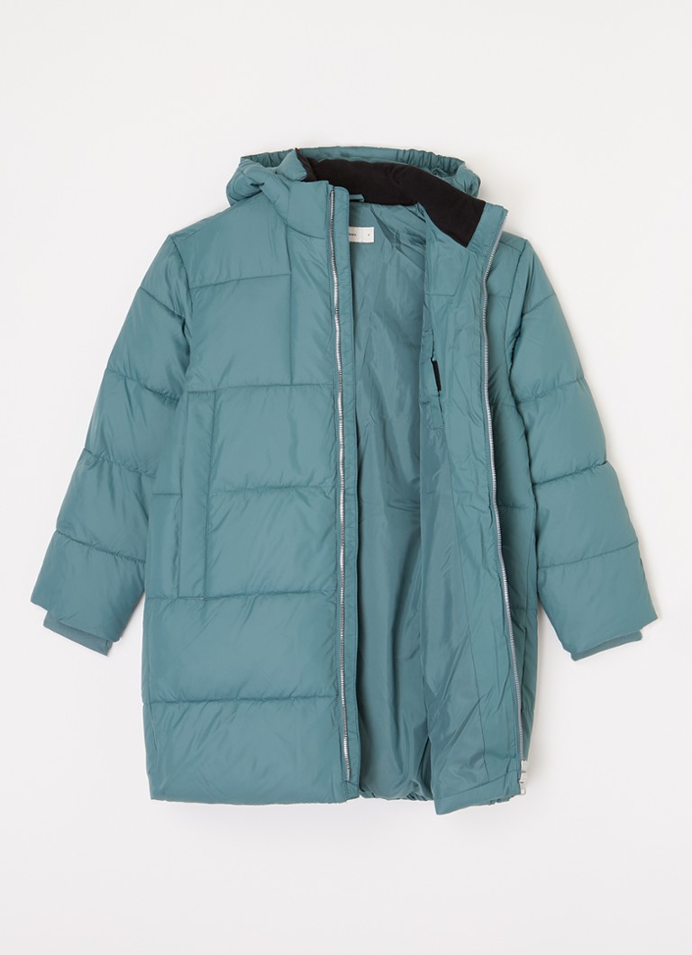 Parka matlasată Calvin Klein, cu glugă detașabilă și logo.
