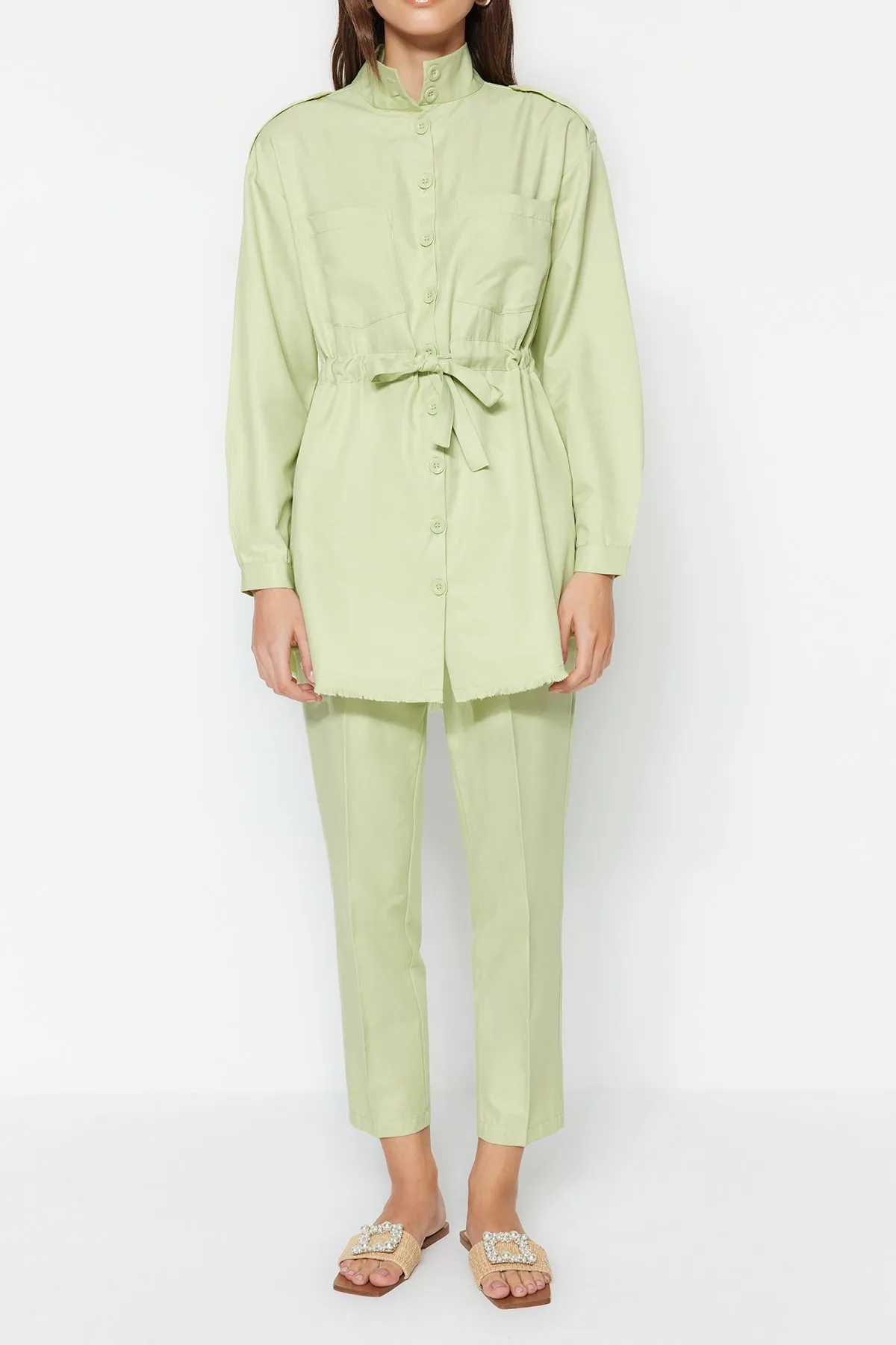 Trendyol Modest  Grünes gewebtes Hemd-Hosen-Set mit Taillenschnürung TCTSS23US00088