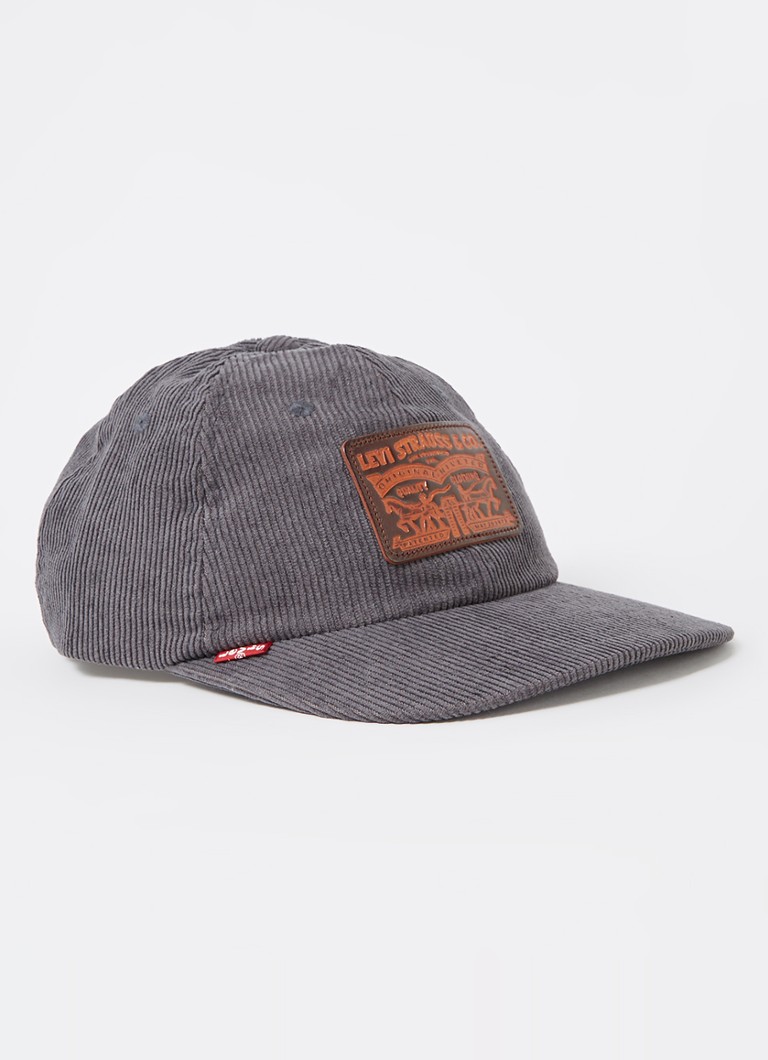 Levi's Relaxed Dad Heritage -samettilippis logolla