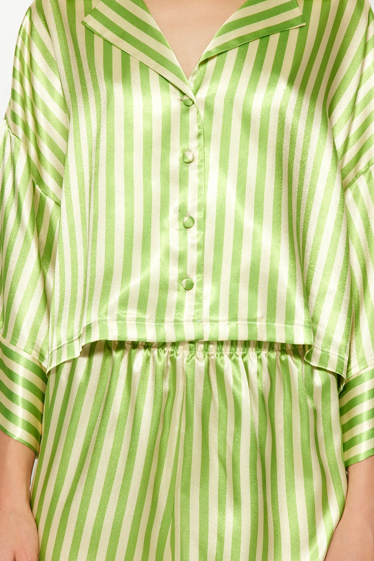 Trendyol Collection  Mehrfarbig-grün gestreiftes Hemd-Shorts-Pyjama-Set aus gewebtem Satin THMSS23PT00052