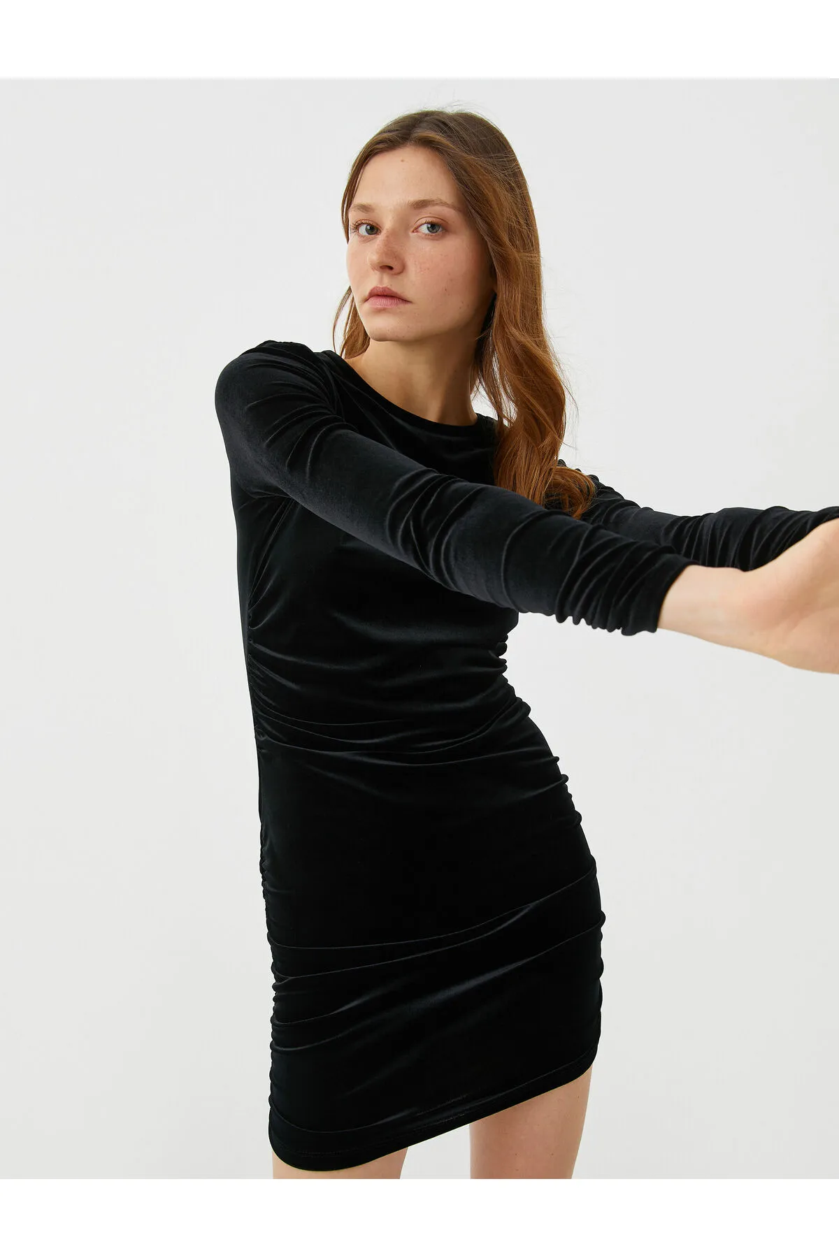 Koton  Samt-Minikleid mit langen Ärmeln