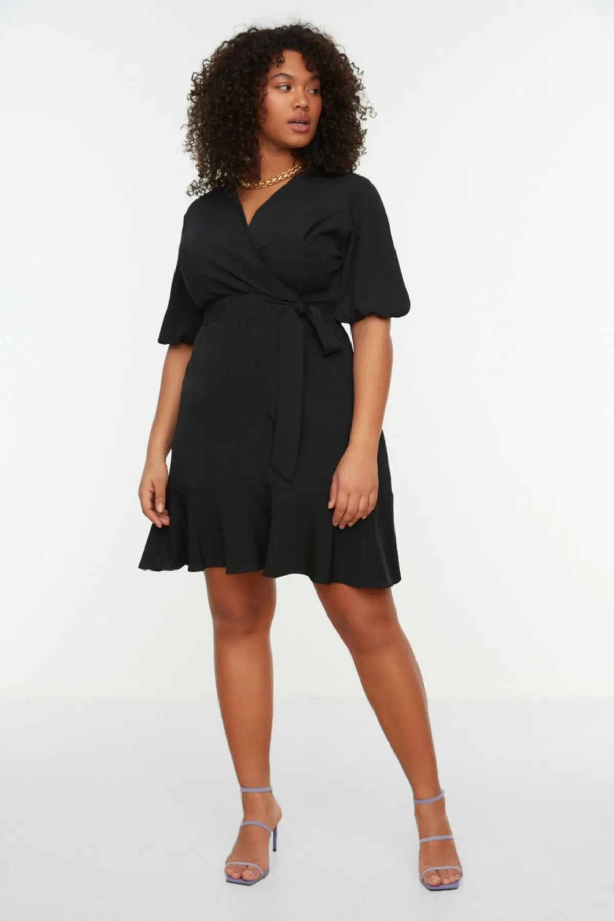 Trendyol Curve  Schwarzes gewebtes zweireihiges Überkleid mit Gürtel TBBSS22EL0541