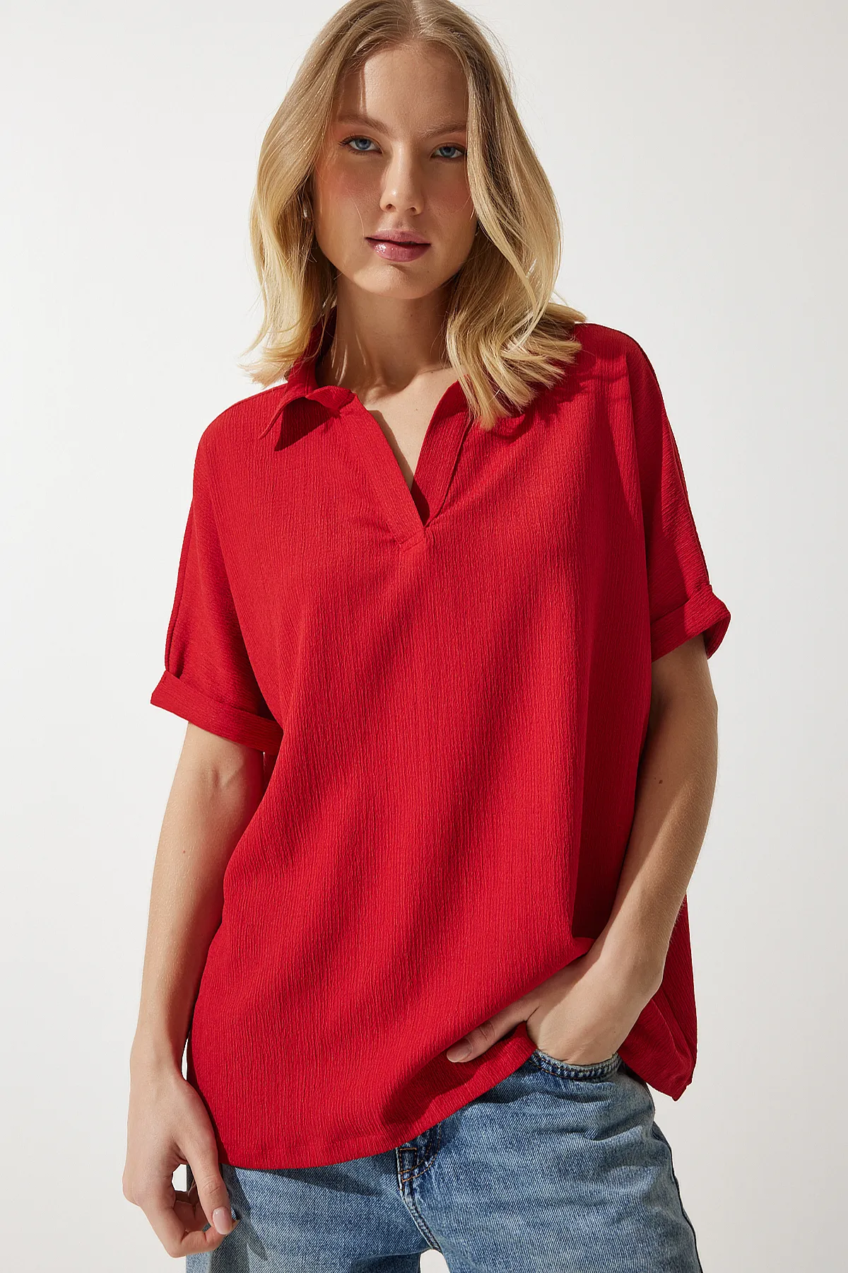 Happiness İstanbul  Rote gestrickte Crinkle-Bluse mit Rollkragen für Damen DD01299