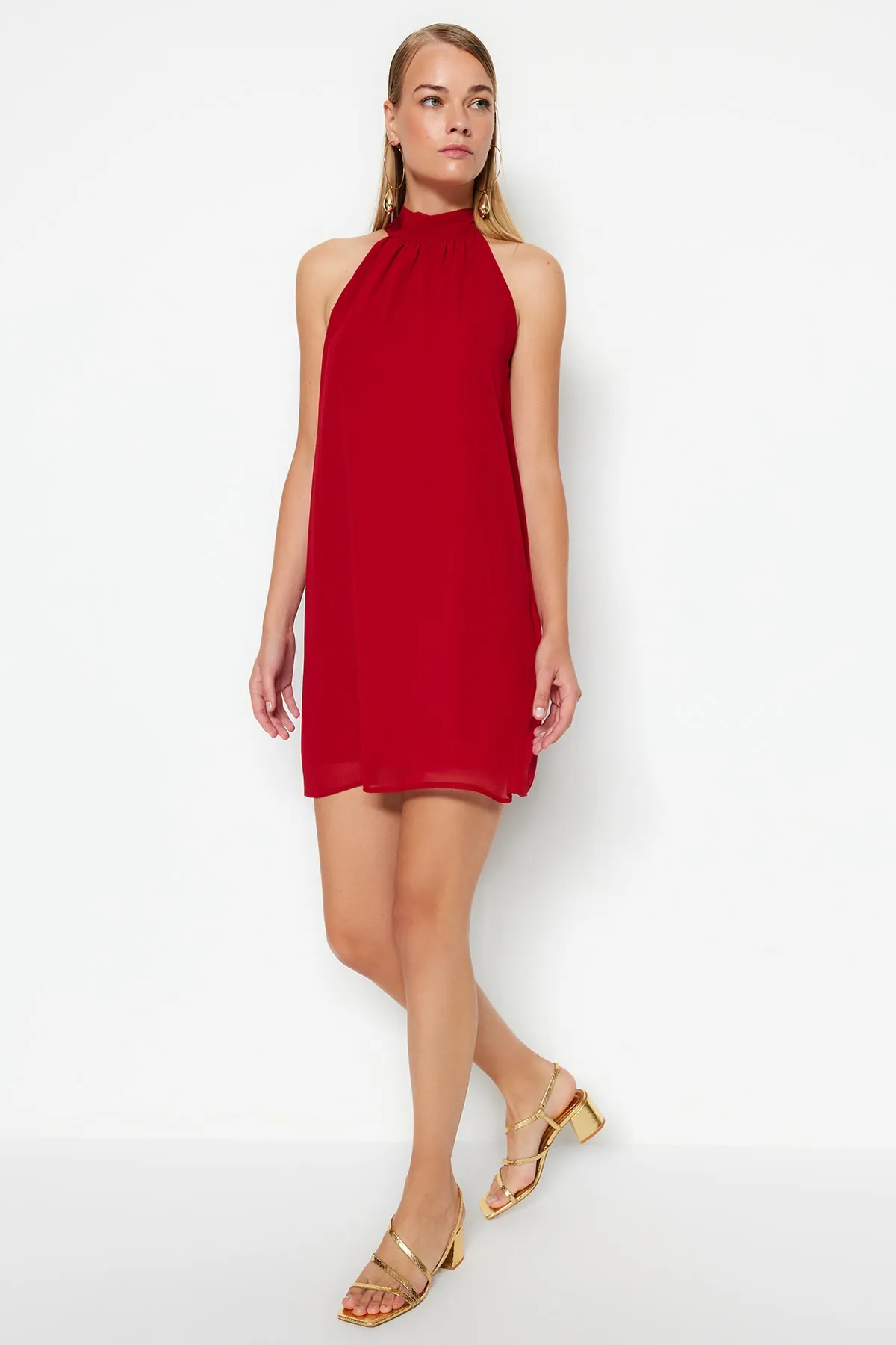 Trendyol Collection  Rotes gerade geschnittenes Mini-Webkleid mit Neckholder und Neckholder TWOSS23EL01059