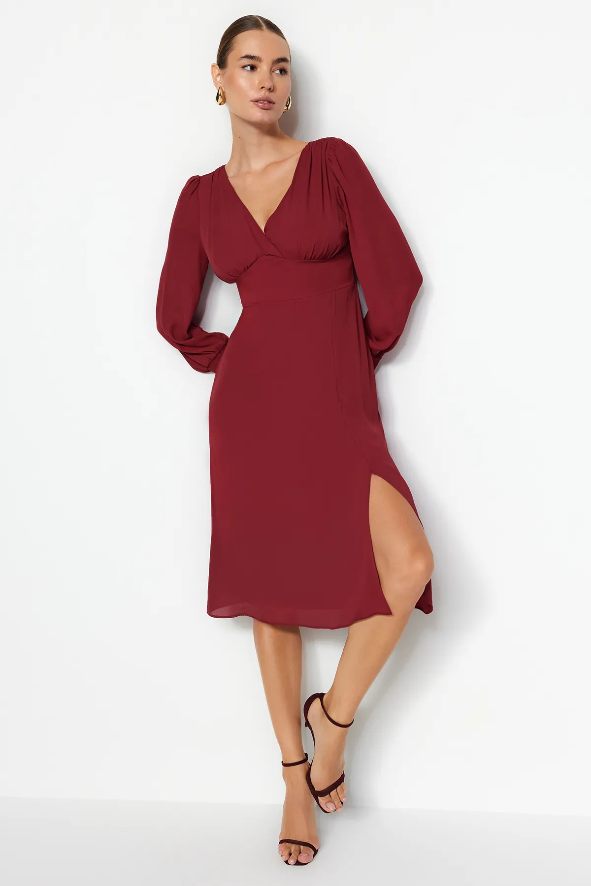 Trendyol Collection  Burgunderrotes Miederkleid mit detailliertem Schlitz und gewebtem Midikleid TWOAW23EL01050