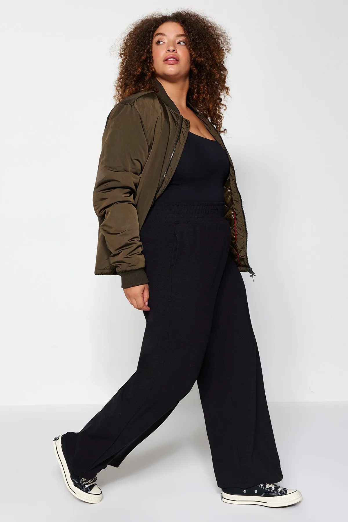 Trendyol Curve  Schwarze Strickhose mit hoher Taille TBBAW24AR00018