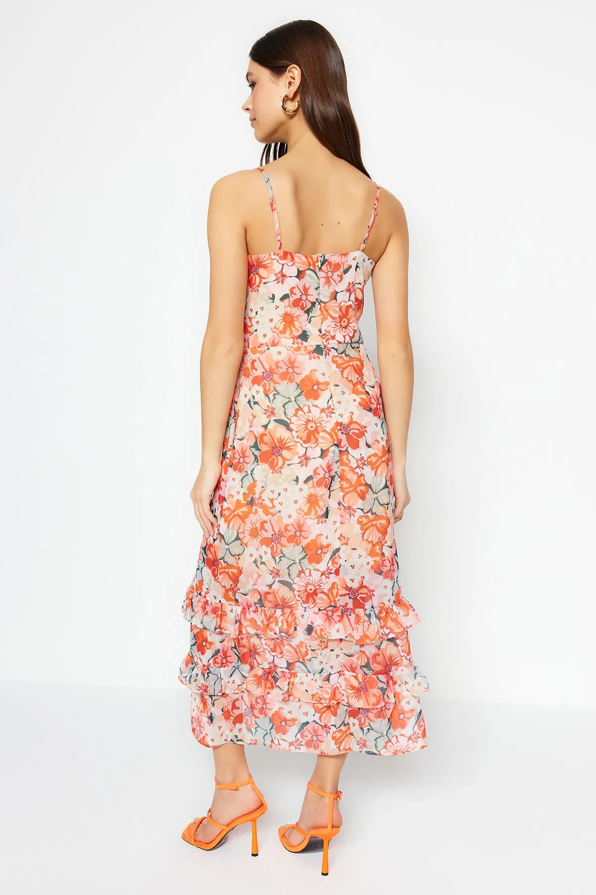 Trendyol Collection  Mehrfarbiges, gewebtes Midikleid in A-Linie/Glockenform mit Rüschendetail und Blumendruck TWOSS23EL01872