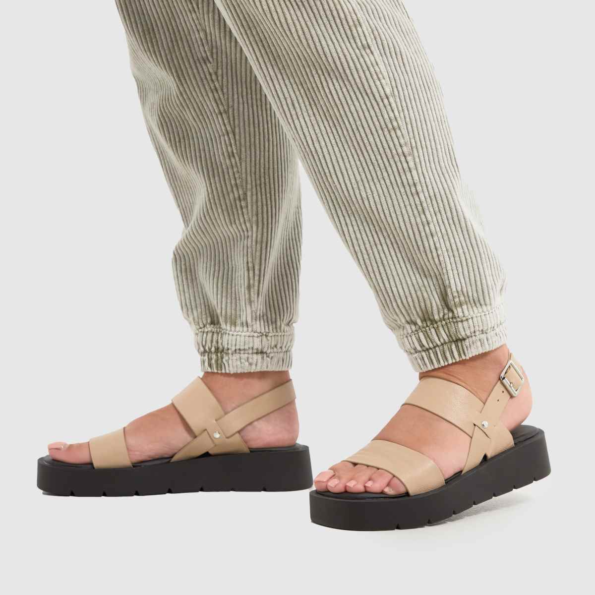Masivní sandály Shoe Tayla v přírodní barvě