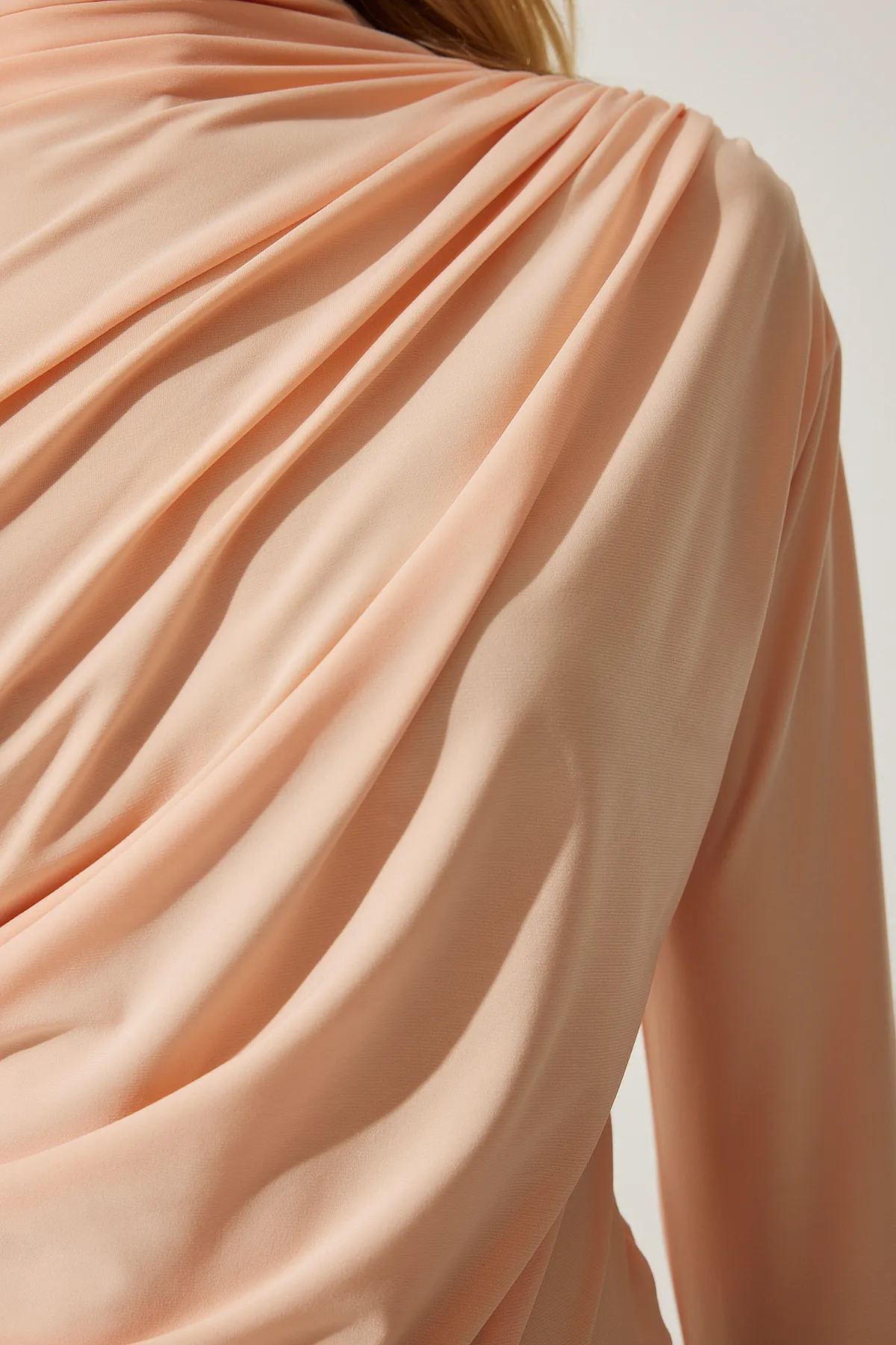 Happiness İstanbul  Sandy Bluse mit Stehkragen und Raffung für Damen in Pfirsichfarben FF00135