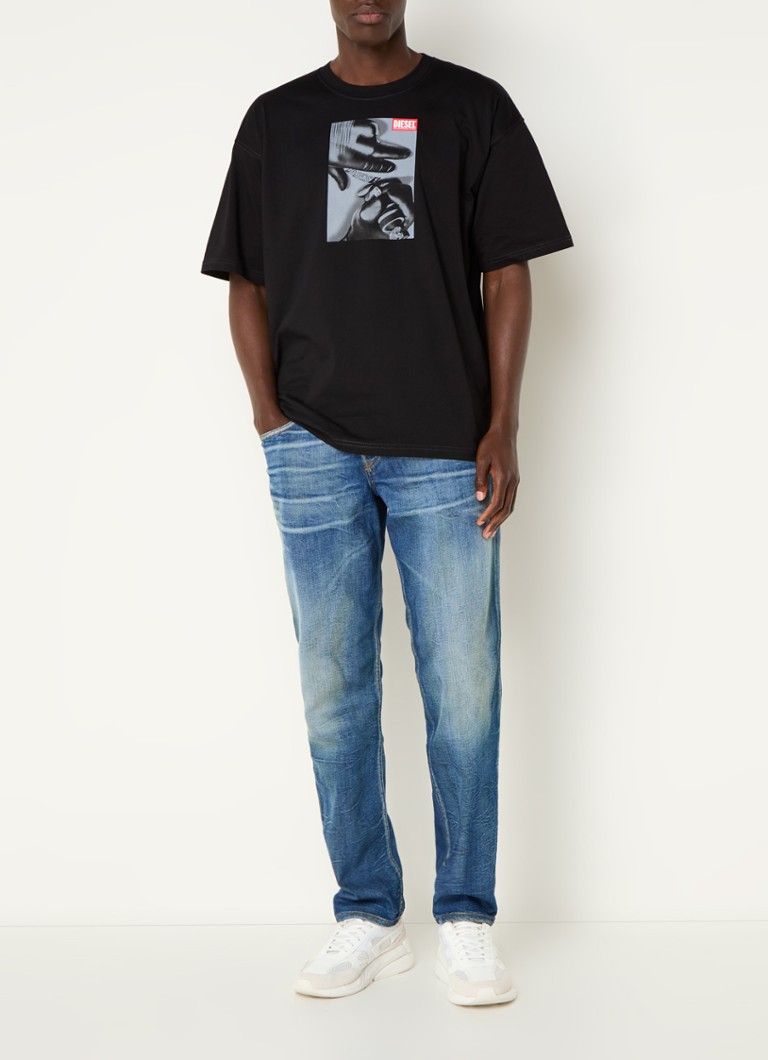 Diesel D-Finitive tapered fit jeans med medium vask