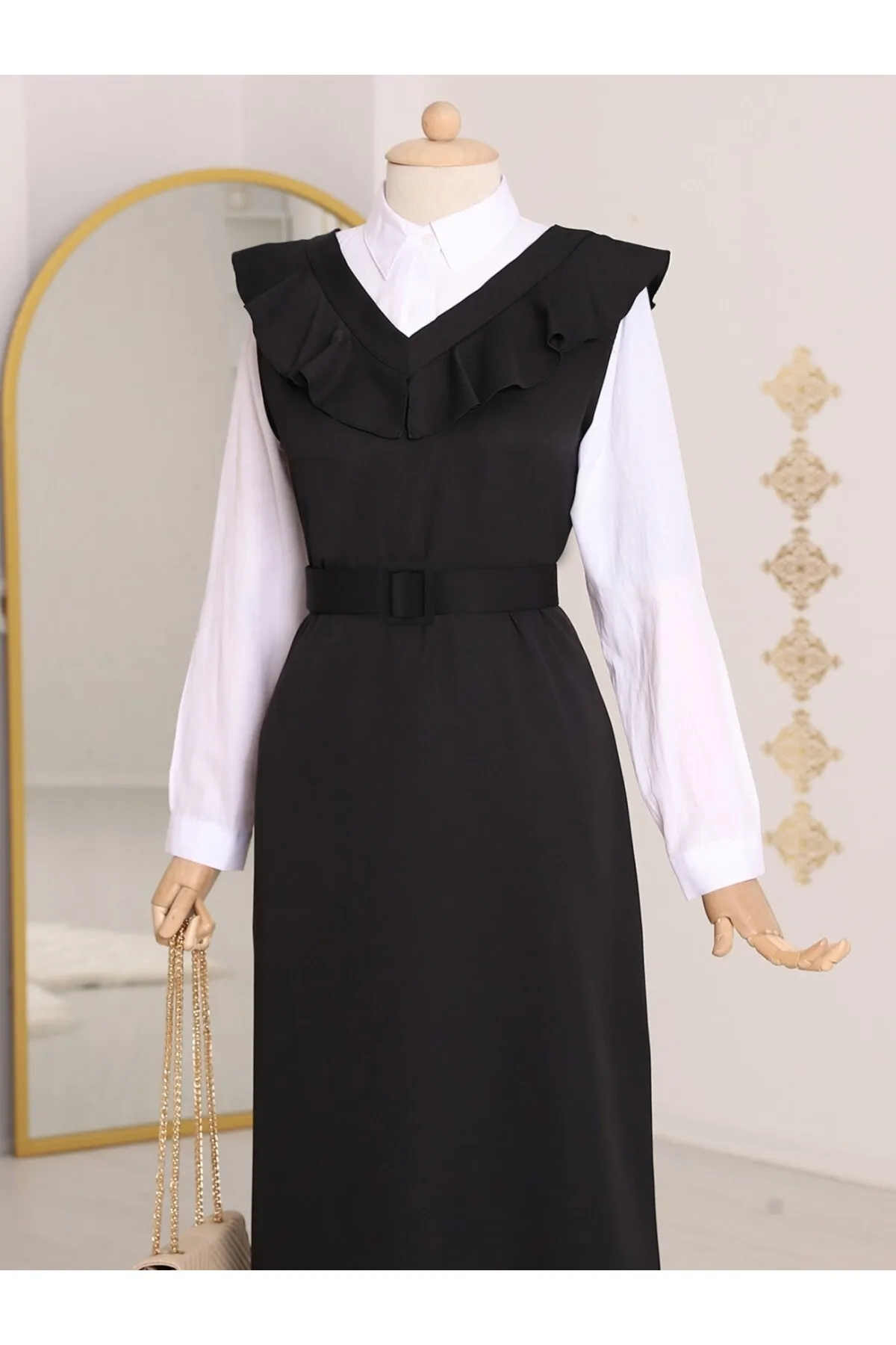 Modamorfo  Langes Gilet-Kleid mit V-Gürtel am Hals