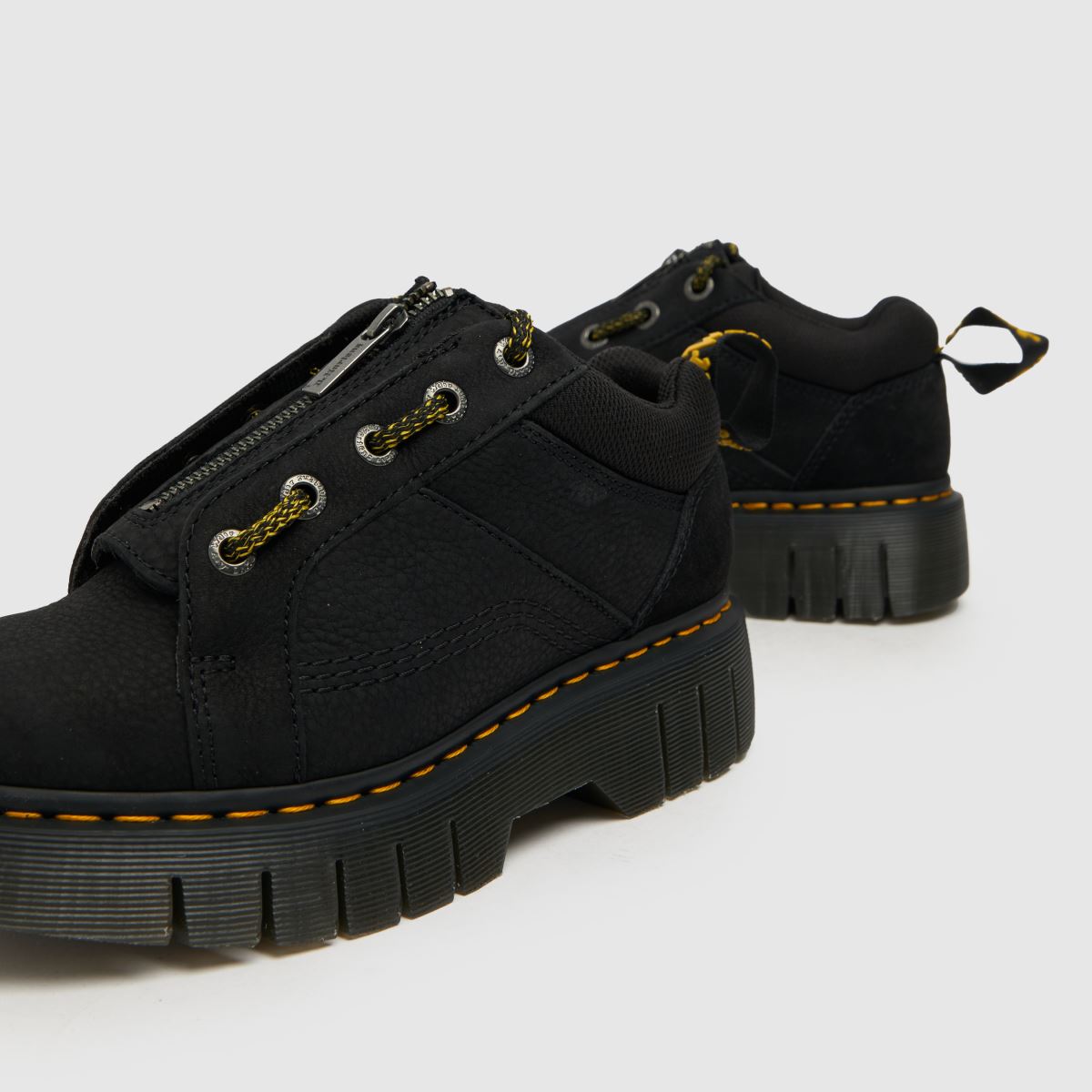 Dr Martens – Woodard – Svarta, låga skor med dragkedja