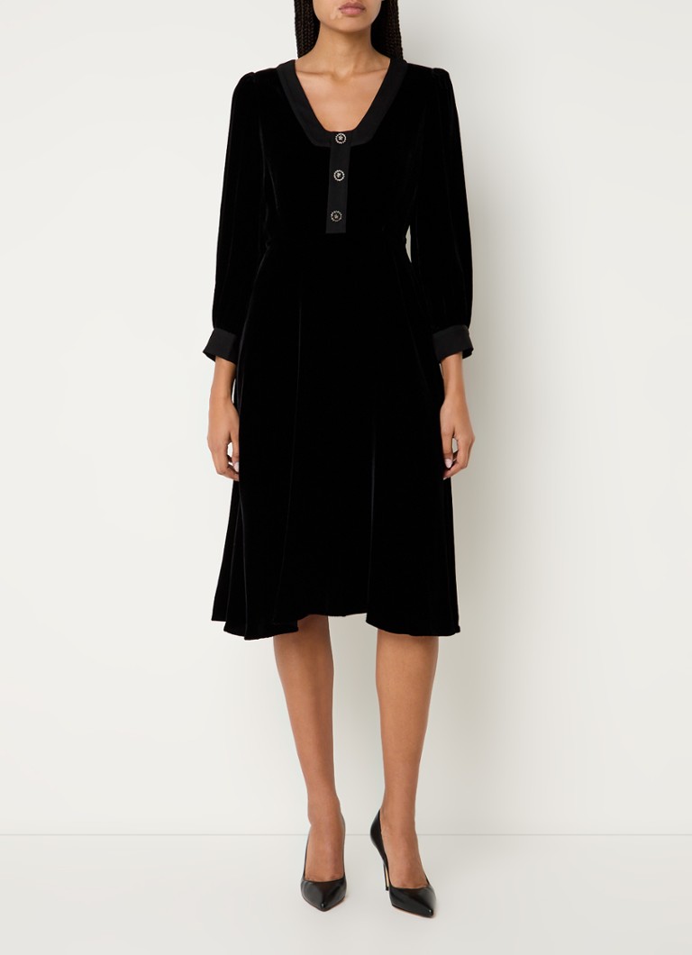 Rochie-tunic midi Cordelia din catifea de la LKBennett, împodobită cu nasturi decorativi.