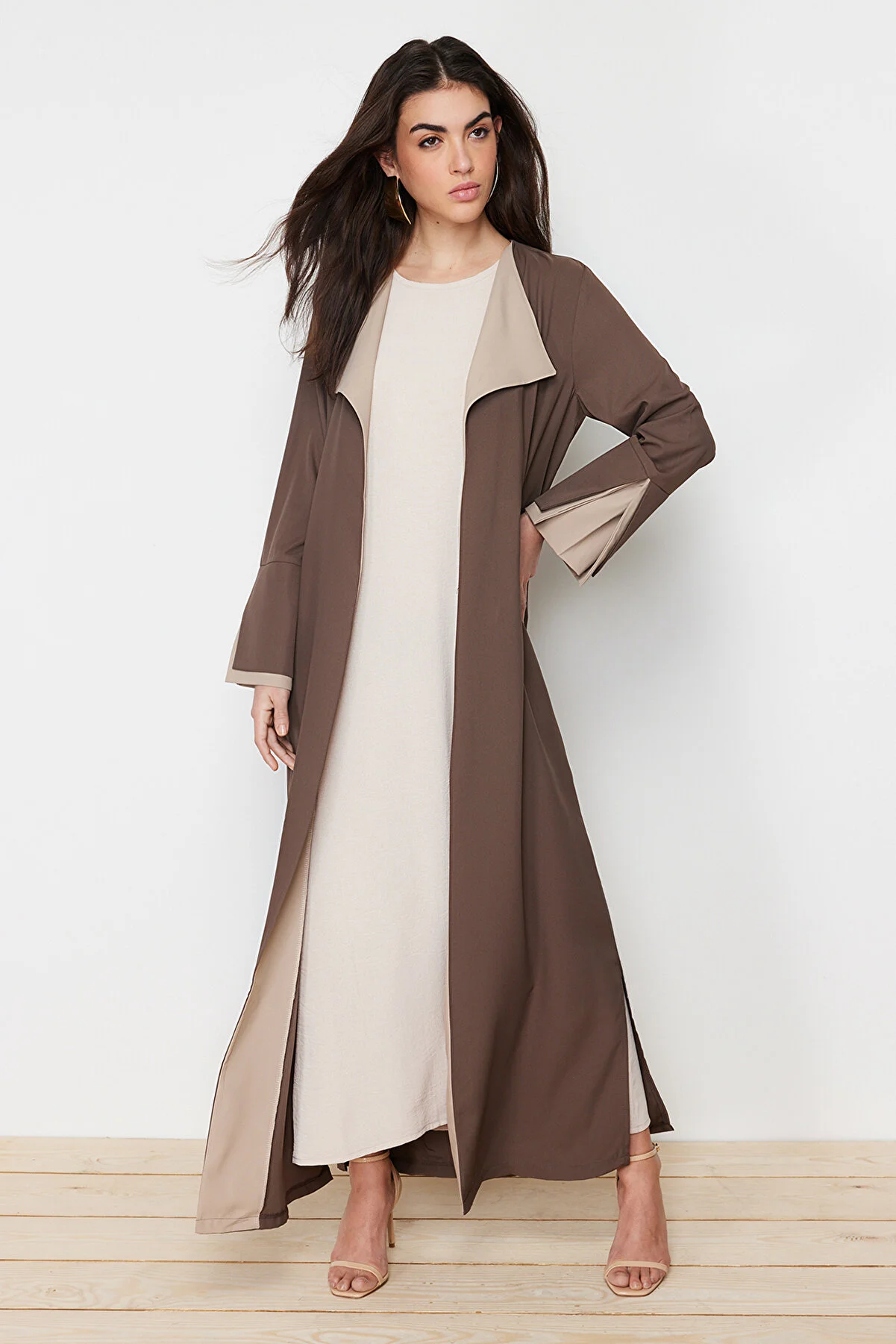 Trendyol Modest  Braune, steinfarbene, lange, gewebte Aerobin-Kappe & Ferace & Abaya TCTSS24KF00011