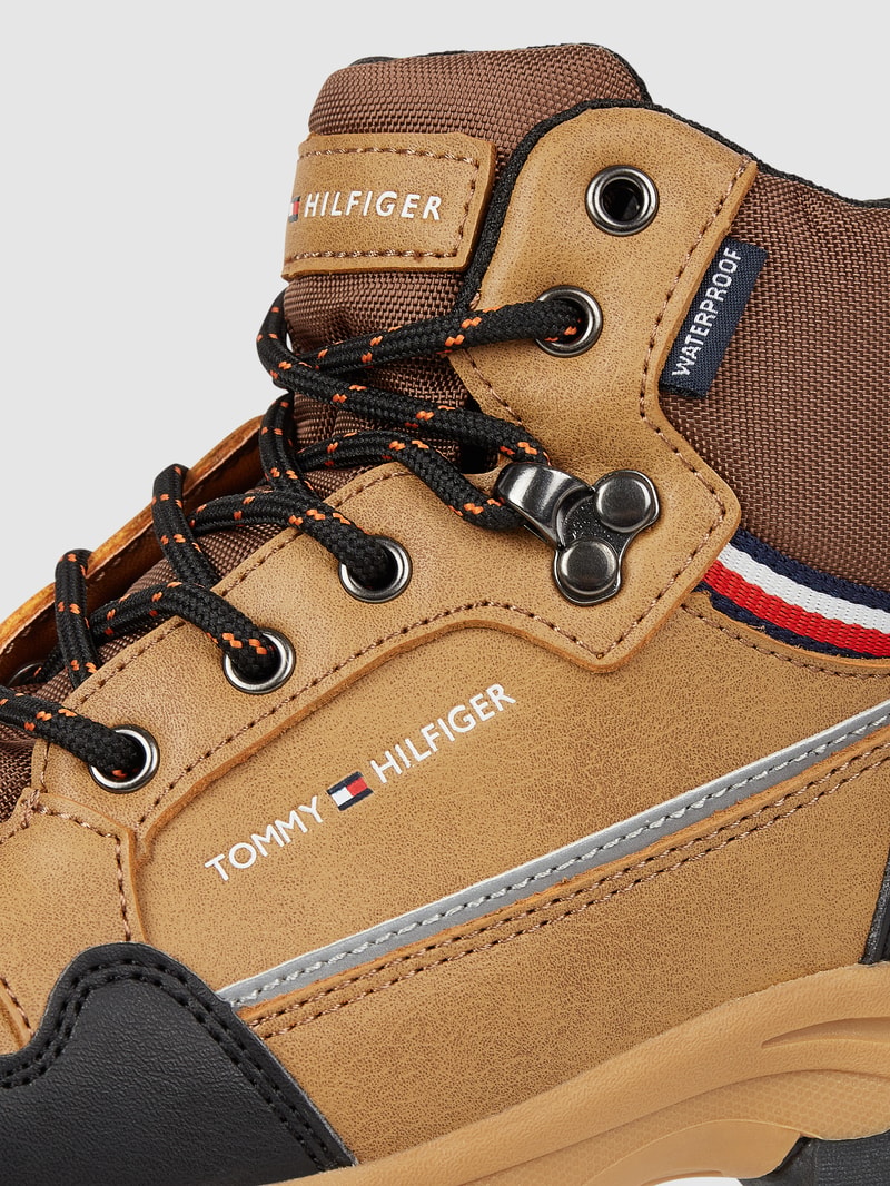 Boots mit Schnürverschluss in cognac