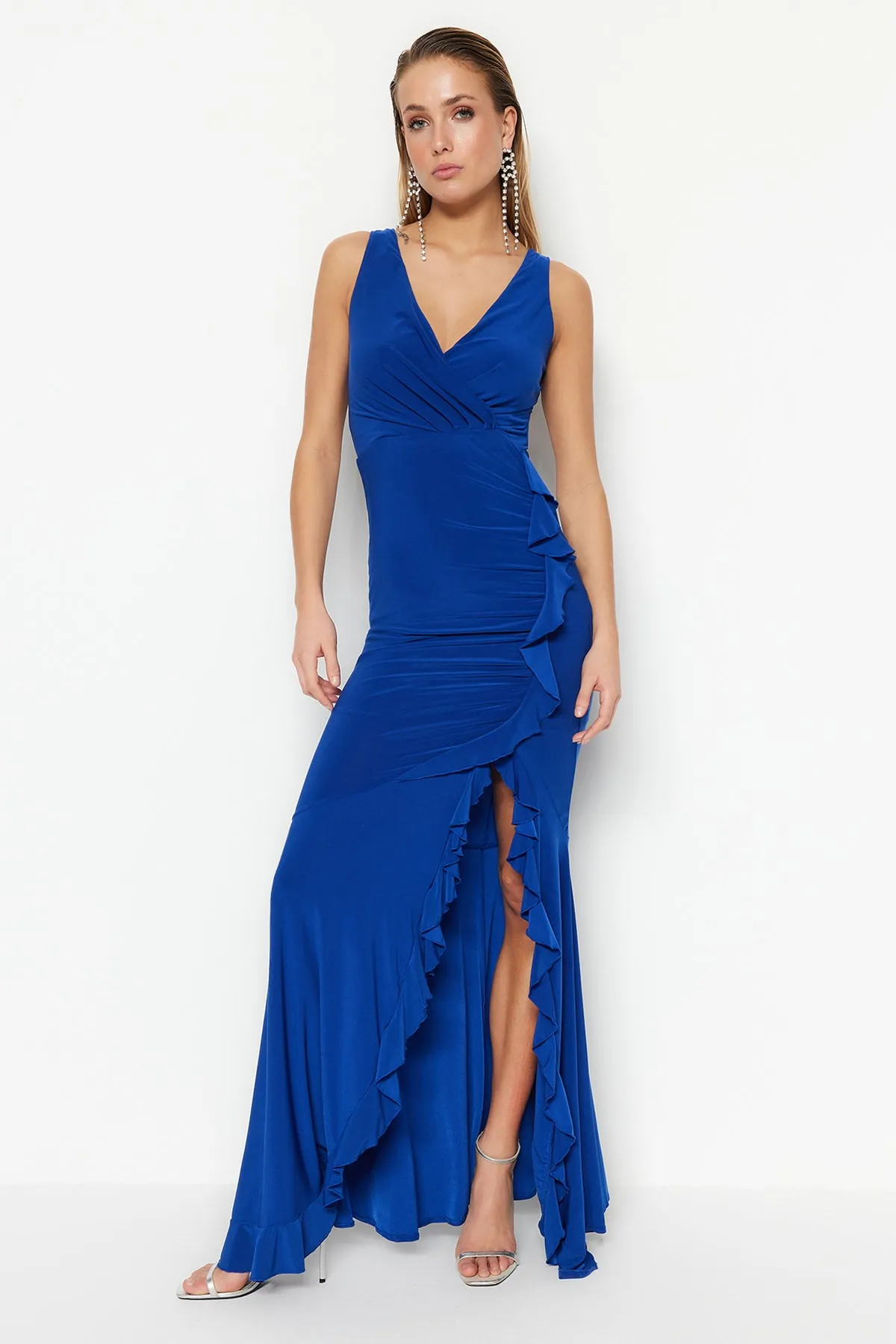 Trendyol Collection  Saks Body-Sitting Gefüttertes Gestricktes Volant Langes Abendkleid TPRSS19UT0026
