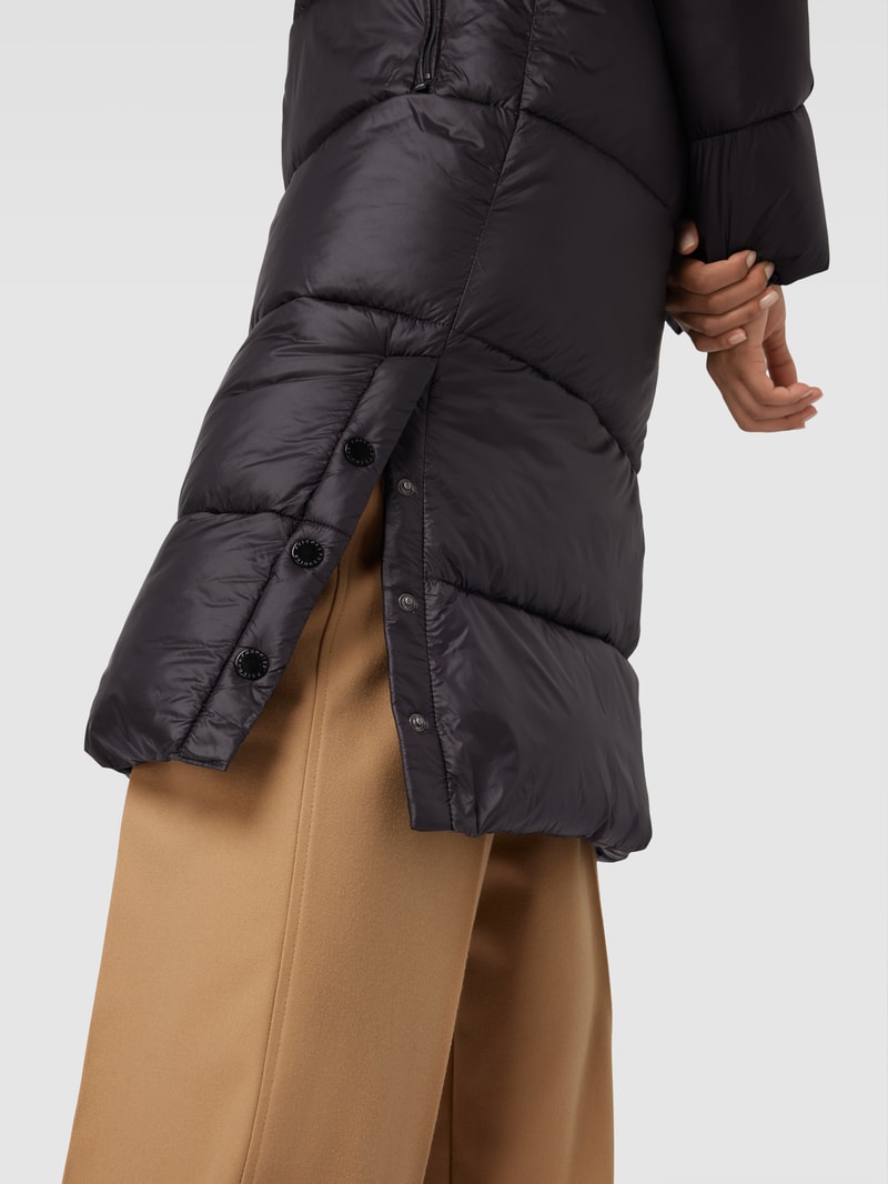 Steppmantel mit Kapuze Modell 'SHELLY' in schwarz