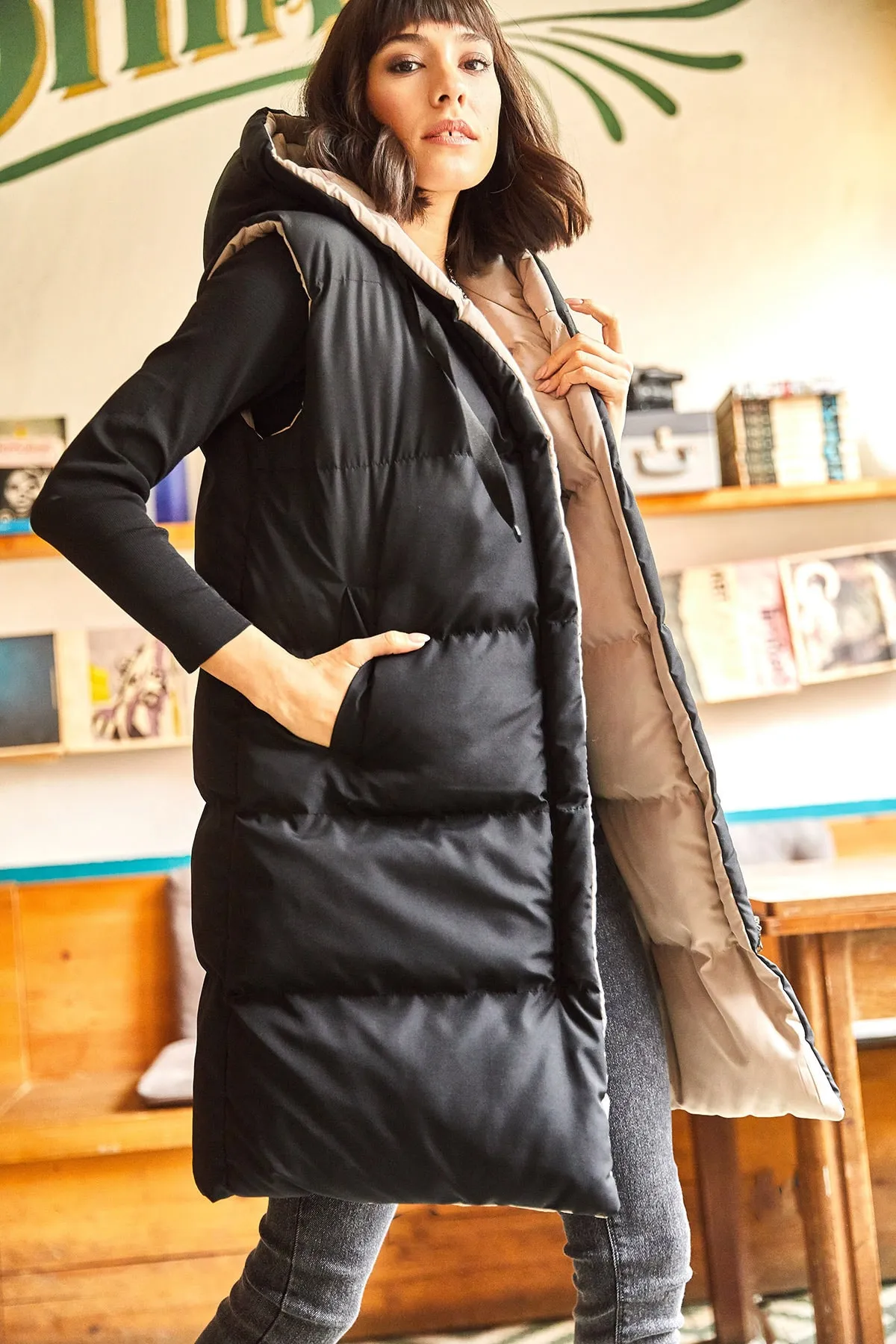 Olalook  Schwarz-beige doppelseitig gepolsterte Webweste mit Kapuze für Damen YLK-19000013