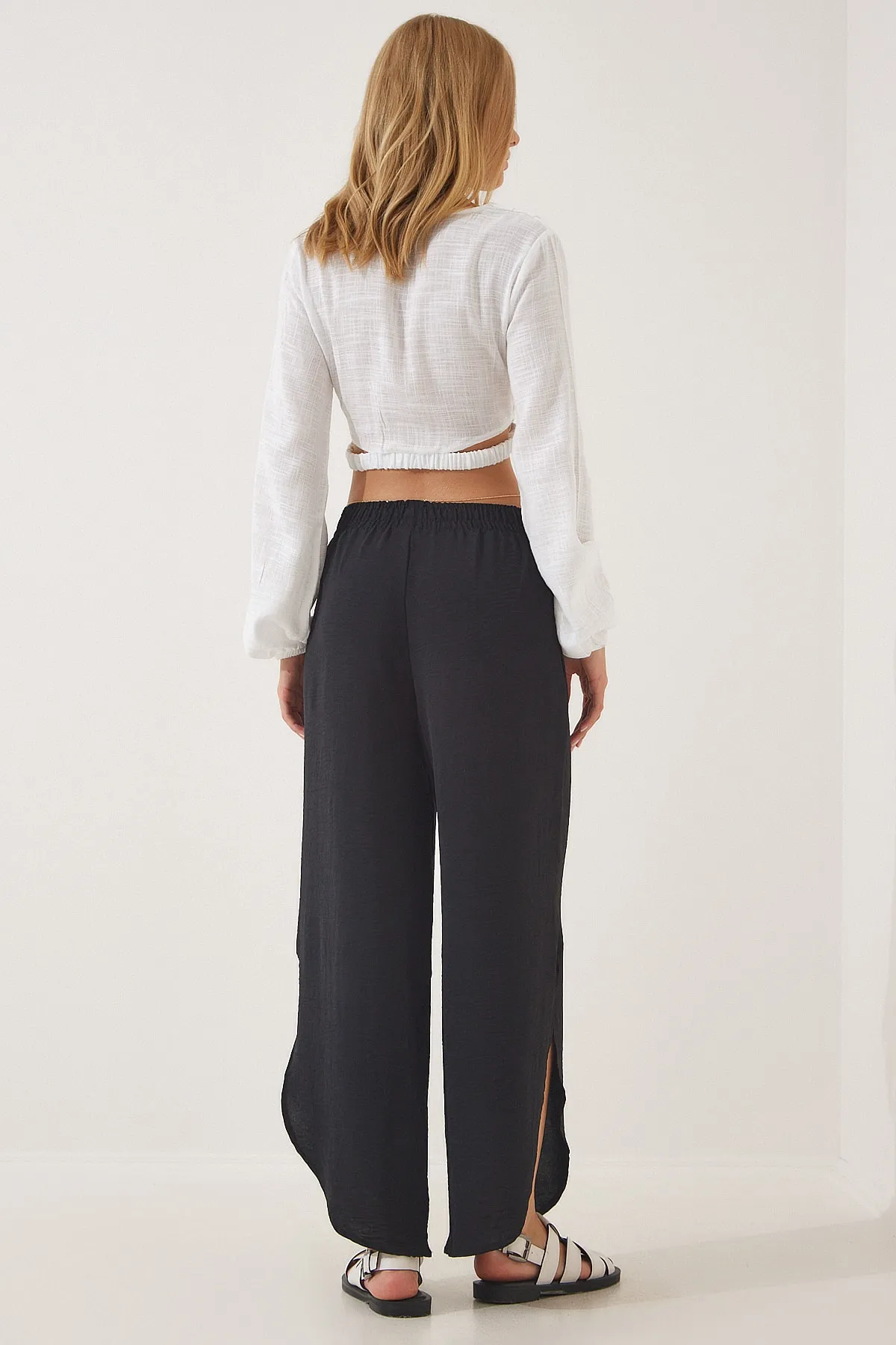 Happiness İstanbul  Schwarze Ayrobin Shalwar-Hose mit seitlichem Schlitz für Damen DE00001